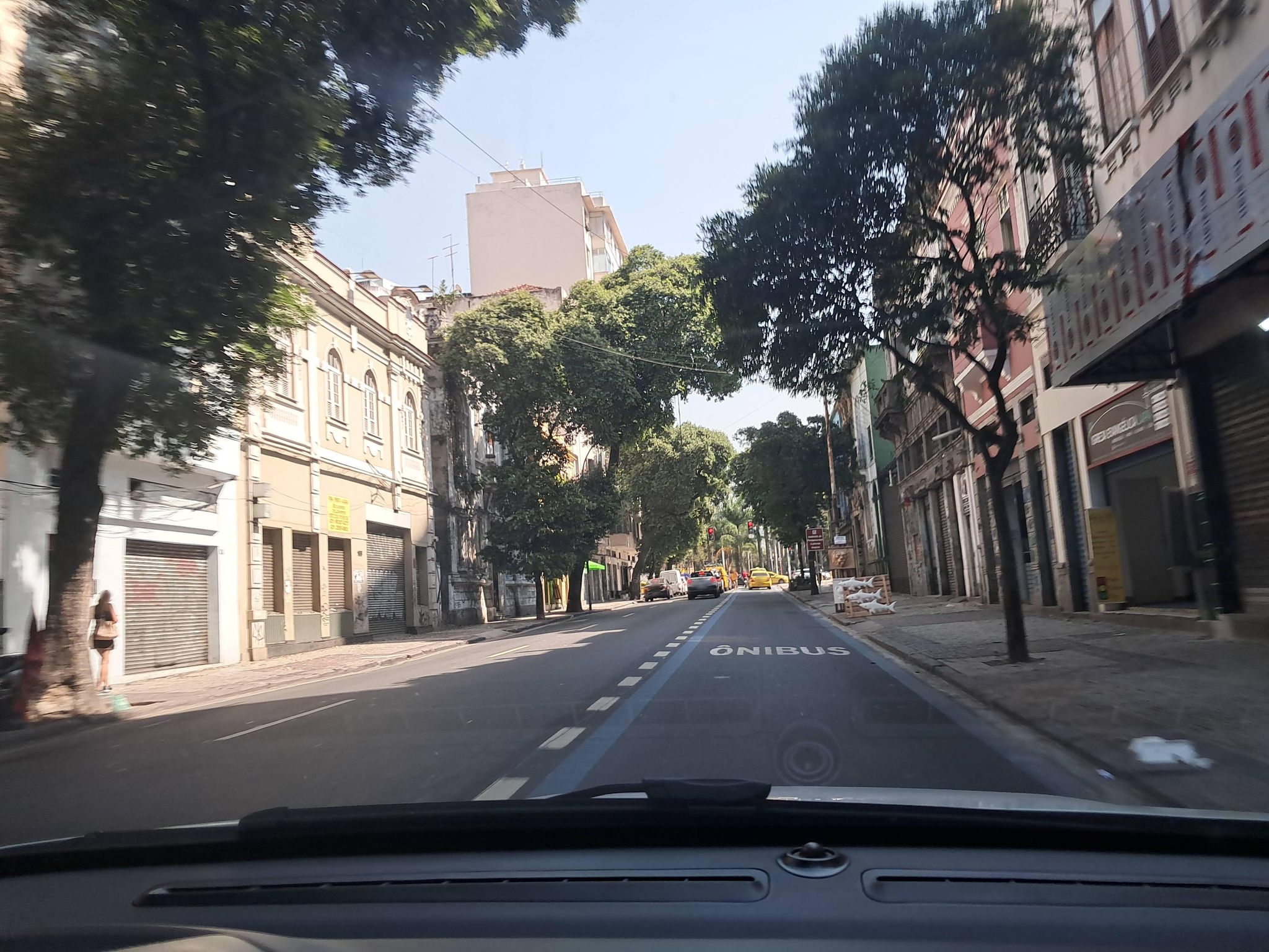 Street-level view near Ed. Galida, Centro