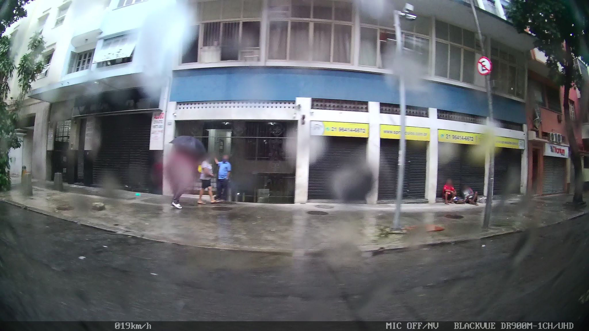 Street-level view near Ed. Ibia, Santa Teresa