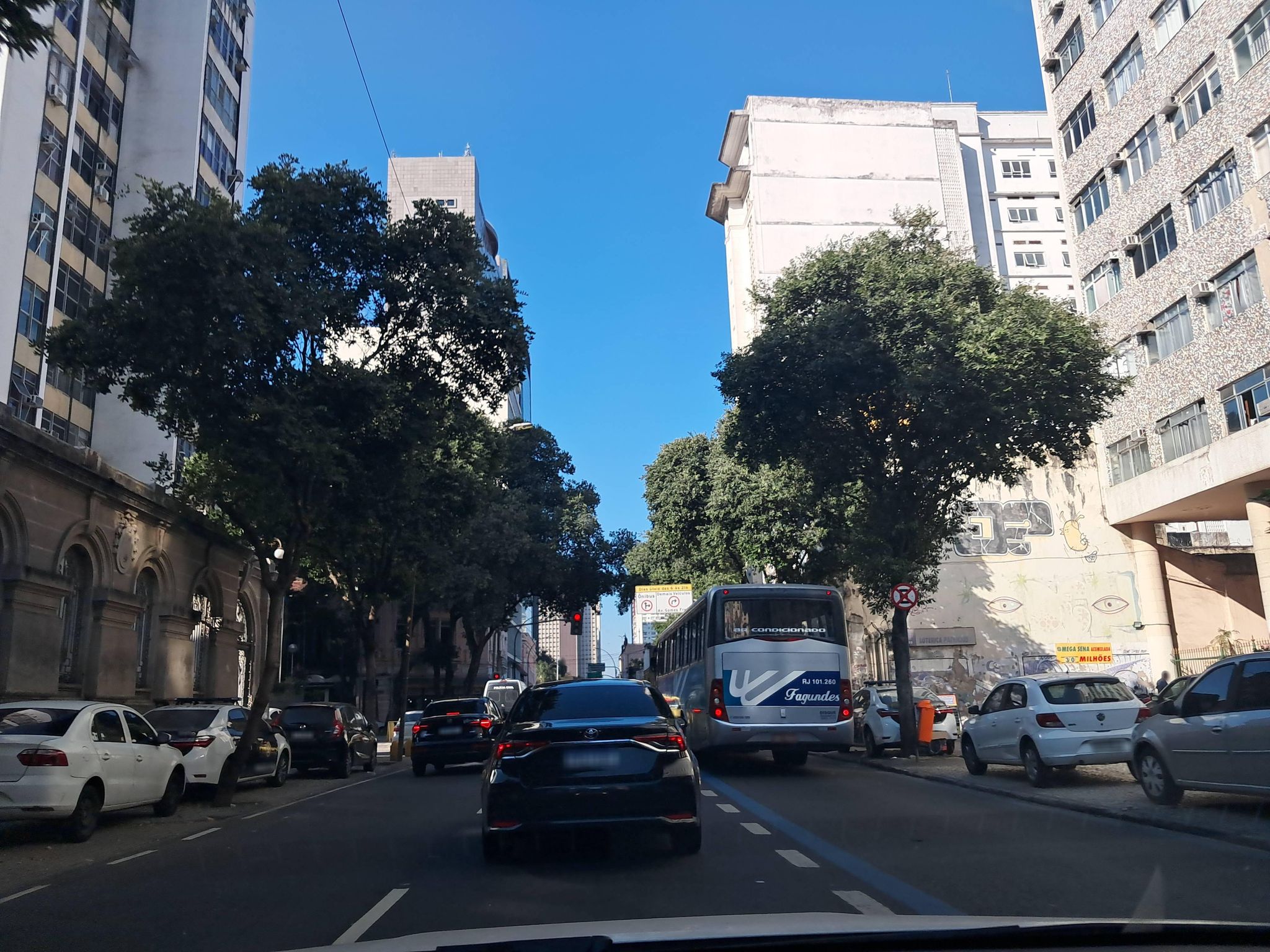 Street-level view near Ed. Infante, Centro