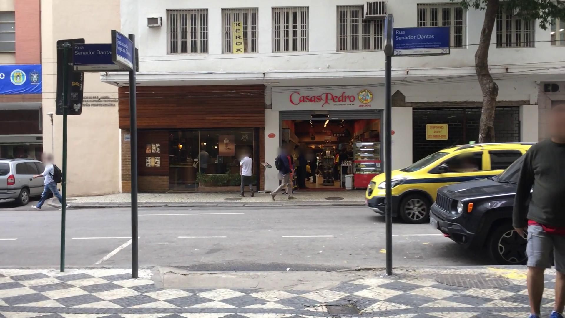 Street-level view near Ed. Itapuca, Centro