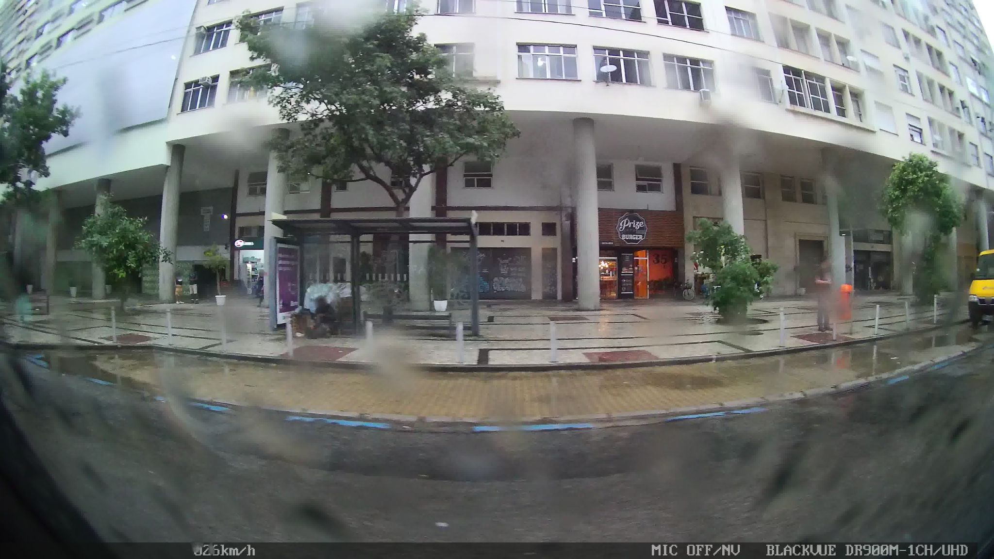 Street-level view near Ed. Jacarei, Santa Teresa