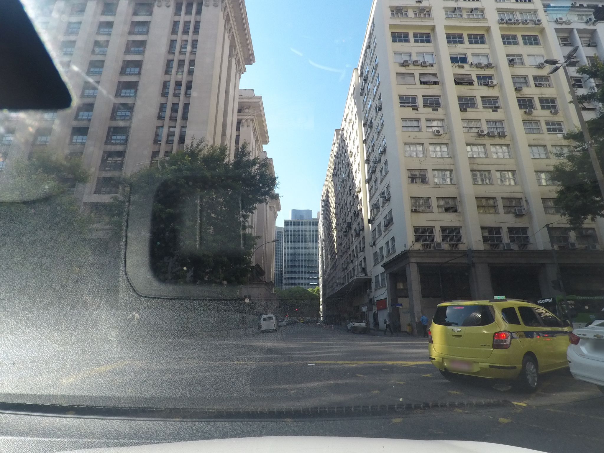 Street-level view near Ed. Jockey Club, Centro