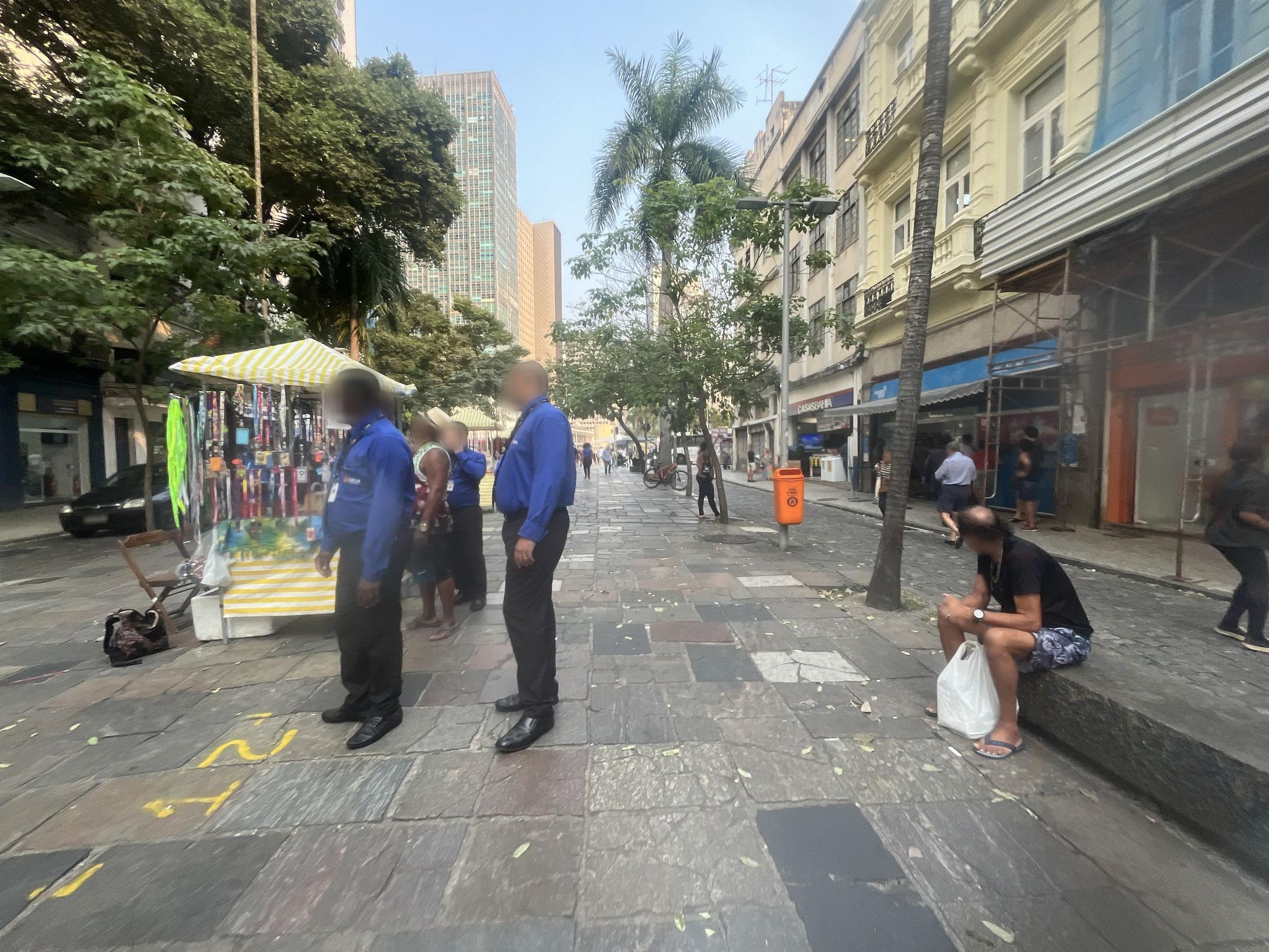 Street-level view near Ed. Largo da Carioca, Centro