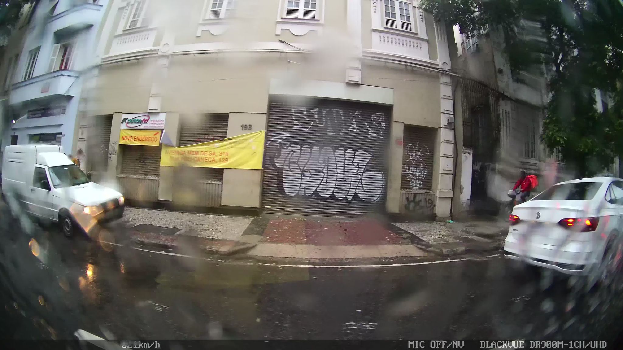Street-level view near Ed. Lebrão, Centro
