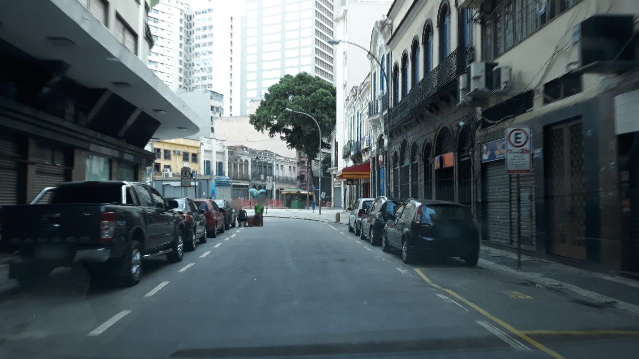 Street-level view near Ed. Leivas, Centro