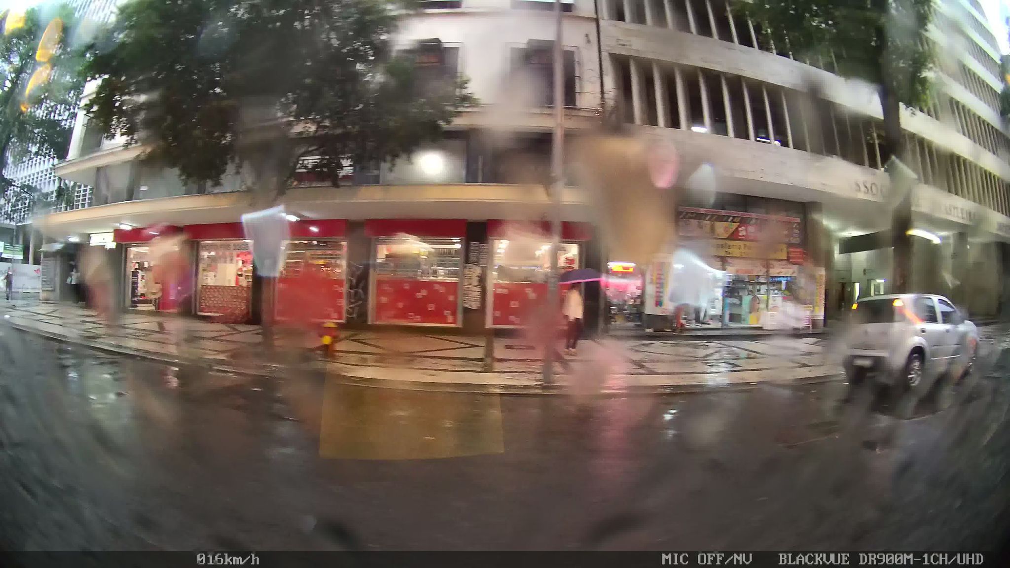 Street-level view near Ed. Lobraz, Centro