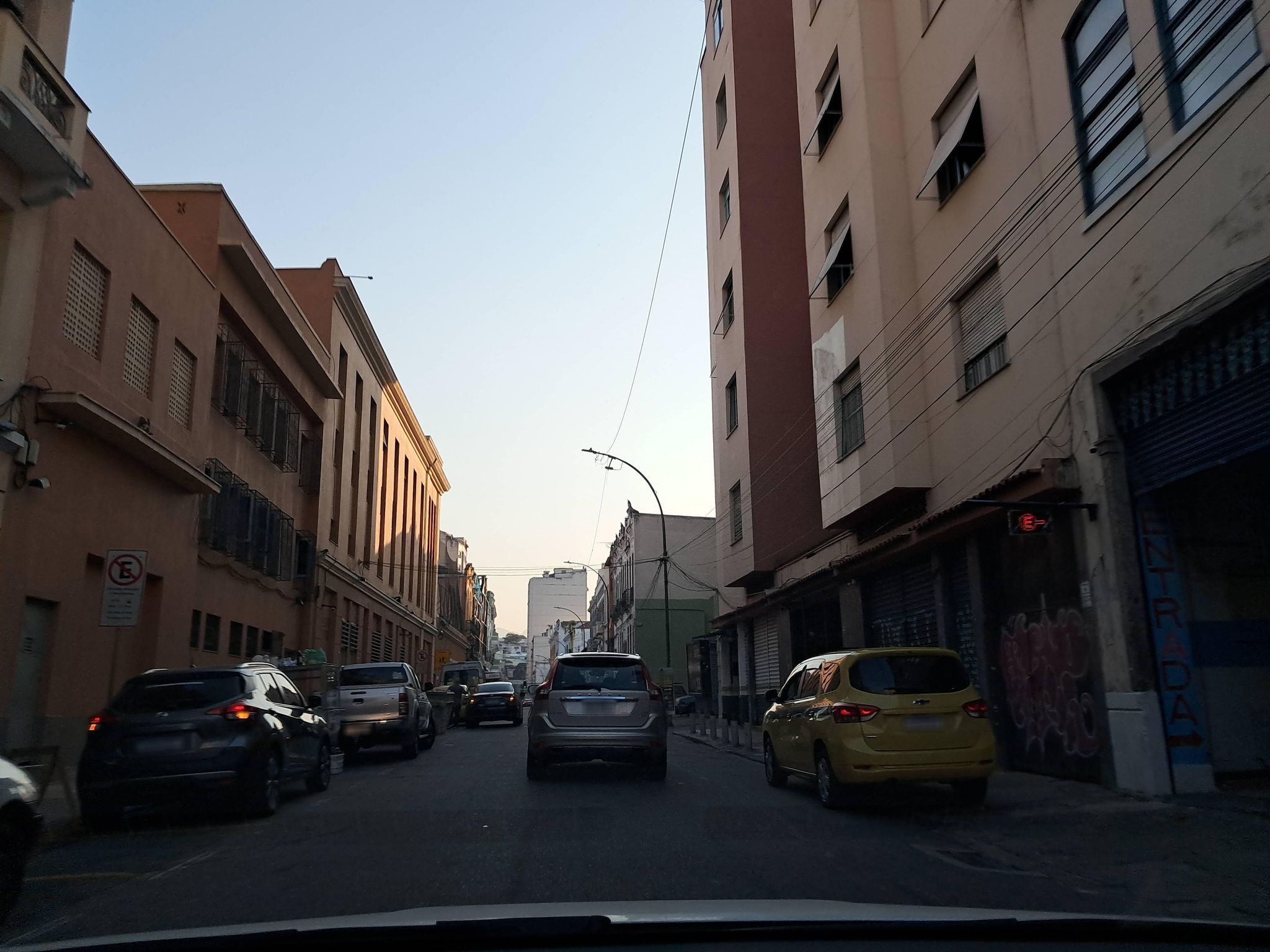 Street-level view near Ed. Lotfi, Centro
