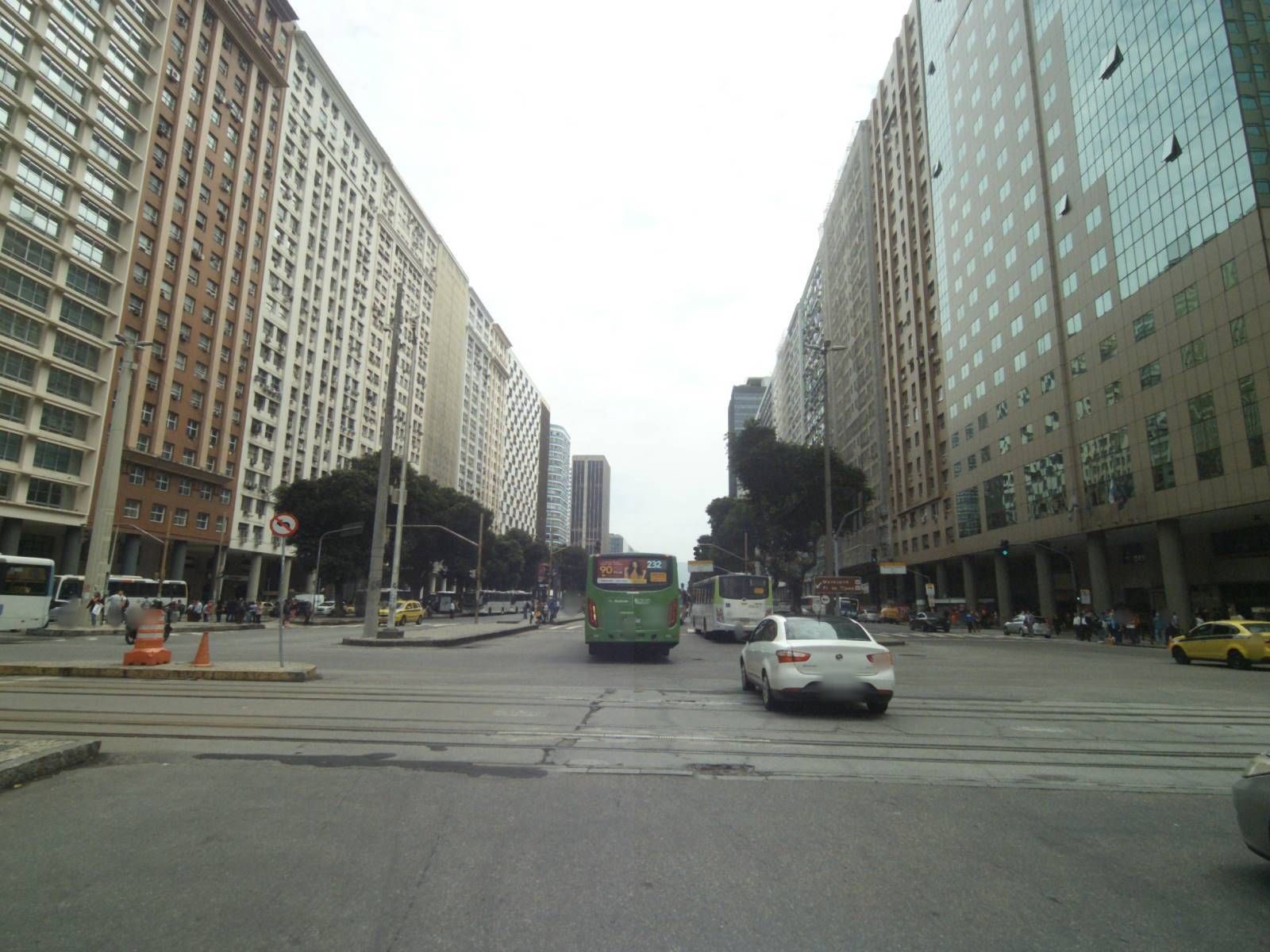 Street-level view near Ed. Lowndes, Centro