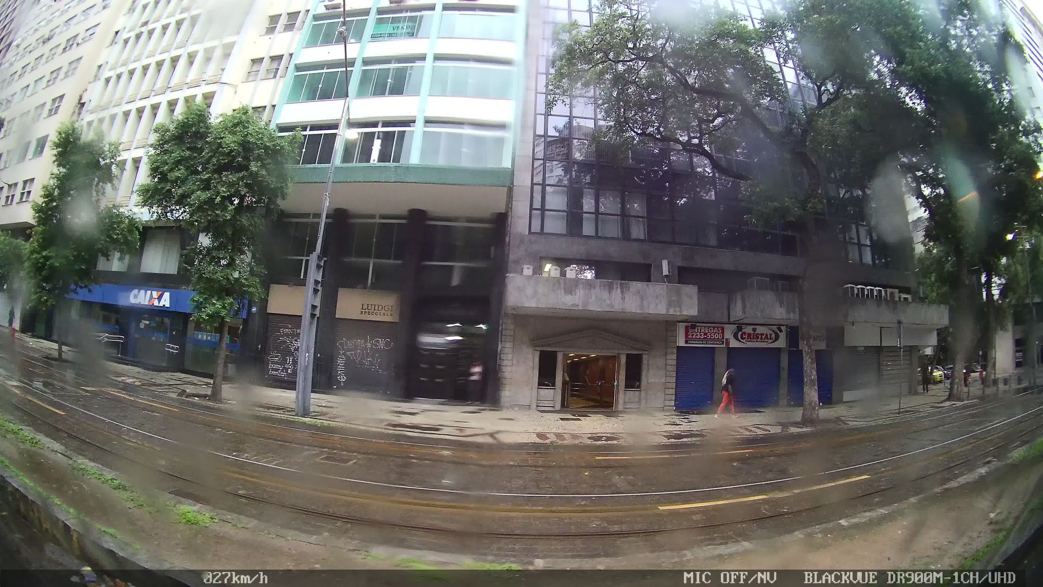 Street-level view near Ed. Maragogipe, Centro