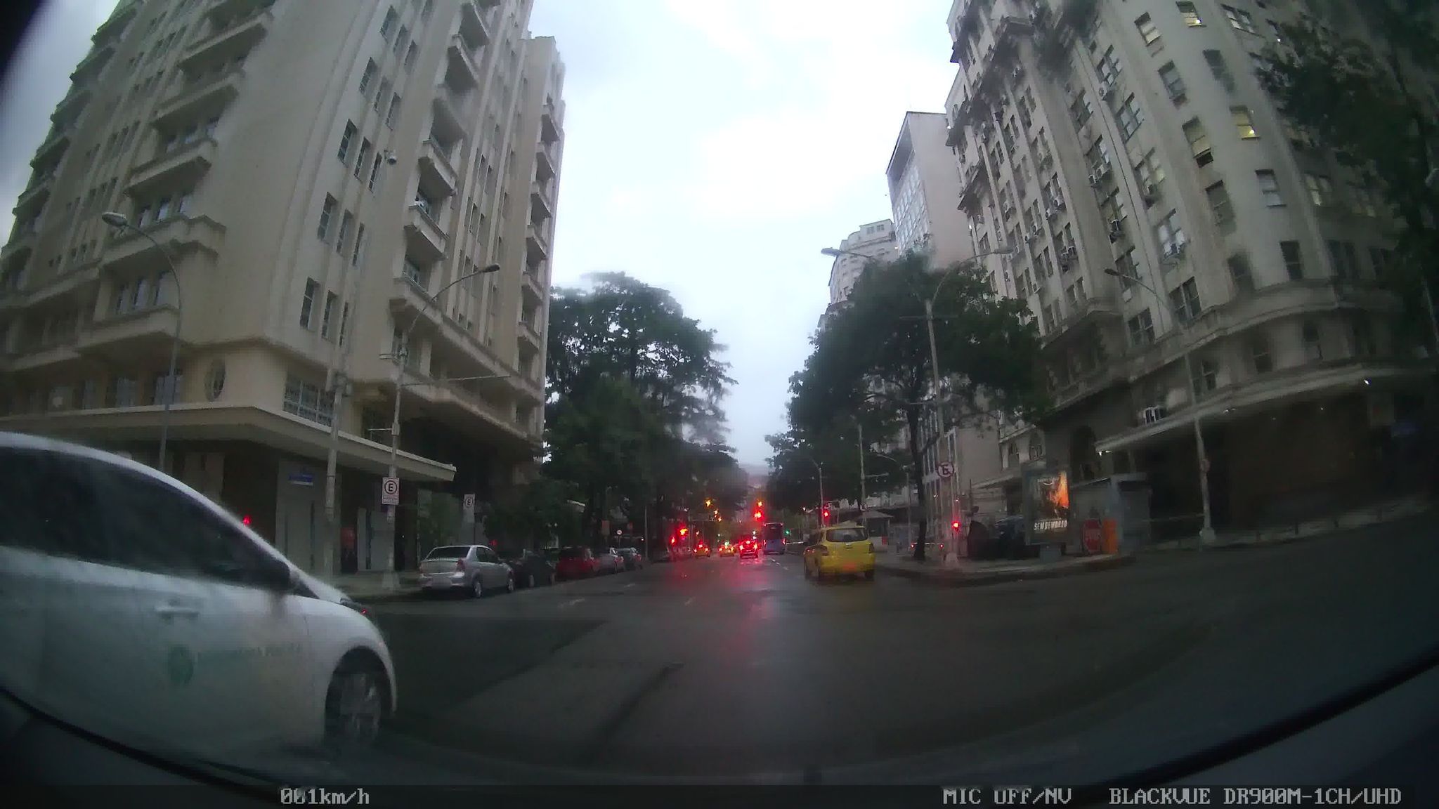 Street-level view near Ed. Metropole, Centro