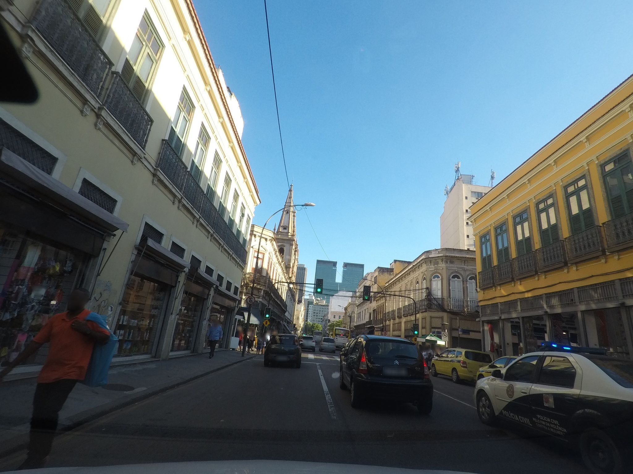 Street-level view near Ed. Monte Libano, Centro