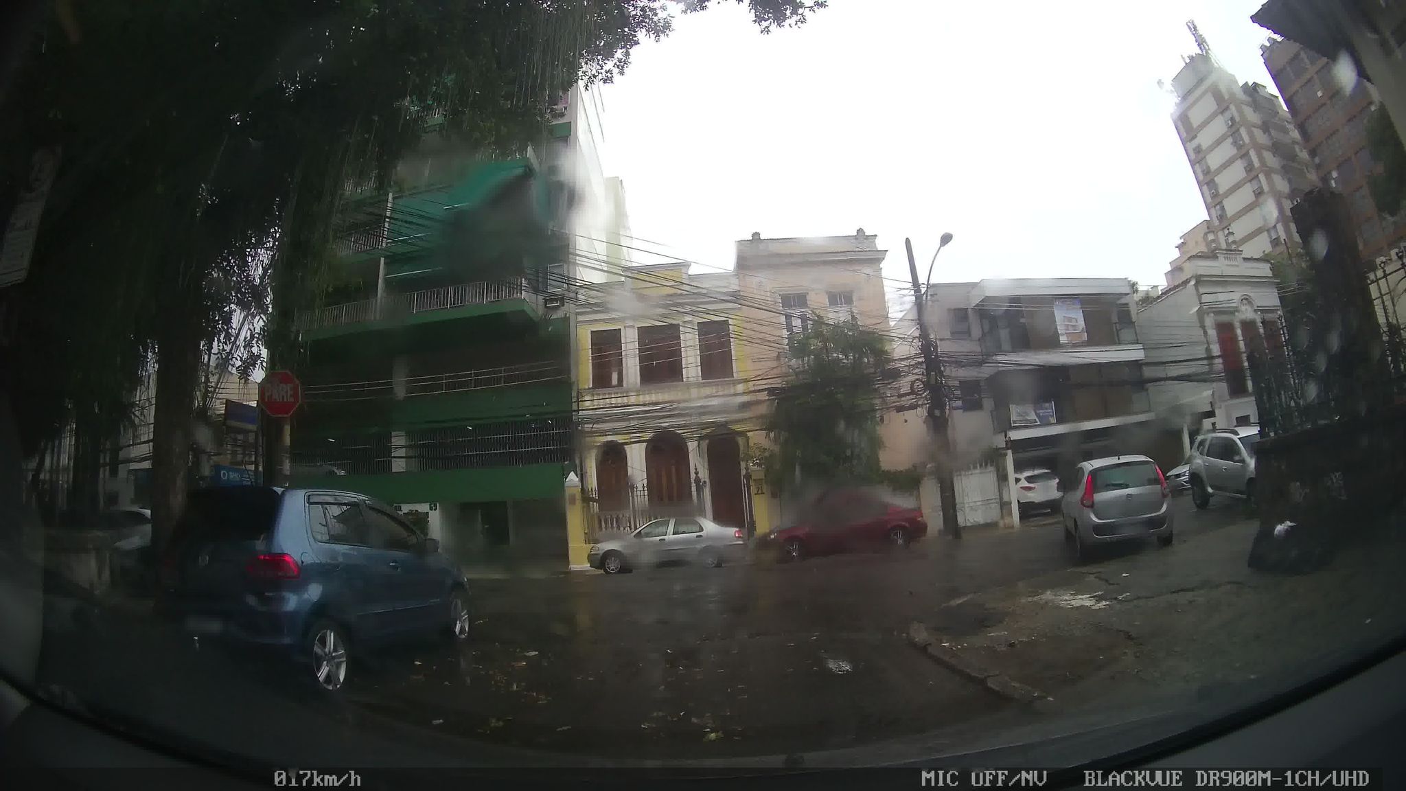 Street-level view near Ed. Natashe, Botafogo