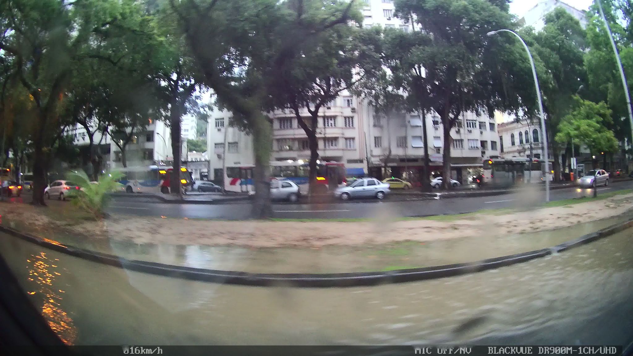 Street-level view near Ed. Oliveira Lopes, Centro