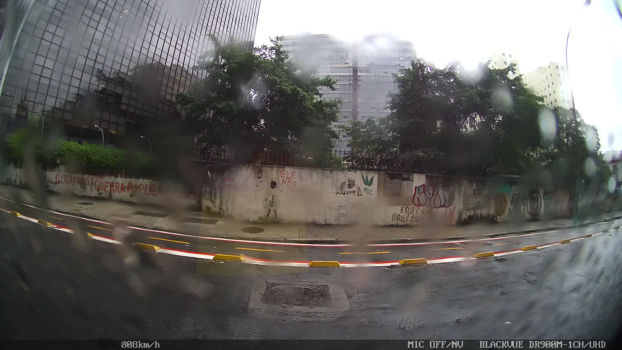 Street-level view near Ed. Pedro Lessa, Centro