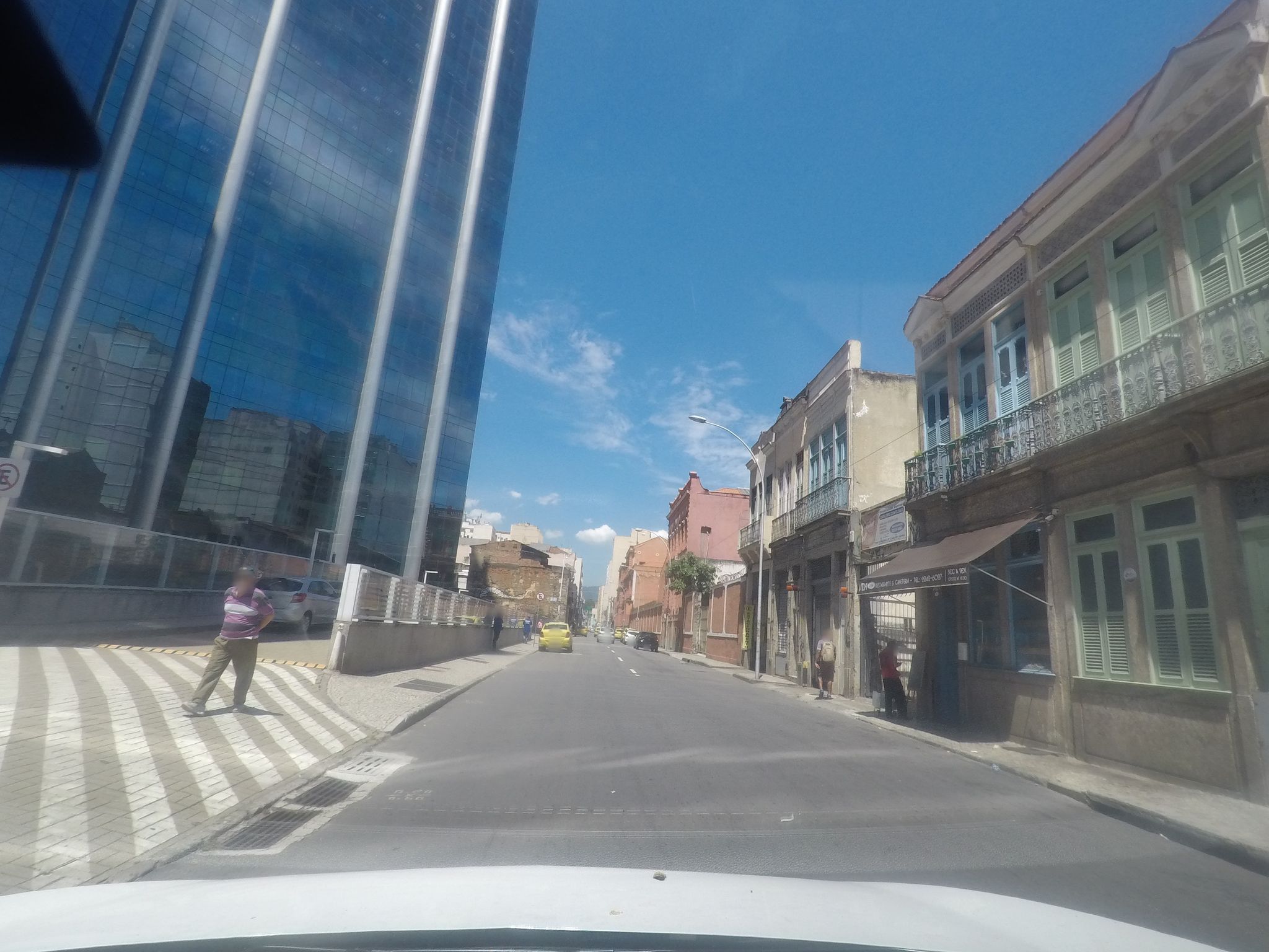 Street-level view near Ed. Perseverança, Centro