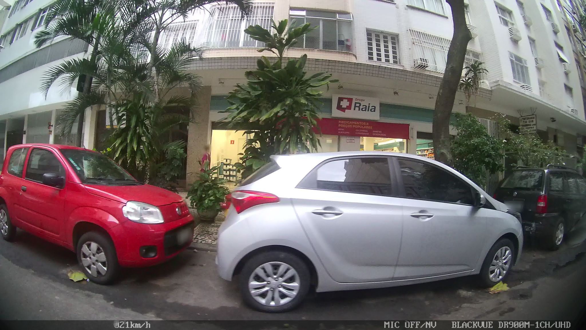 Street-level view near Ed. Ponto Alto, Leme