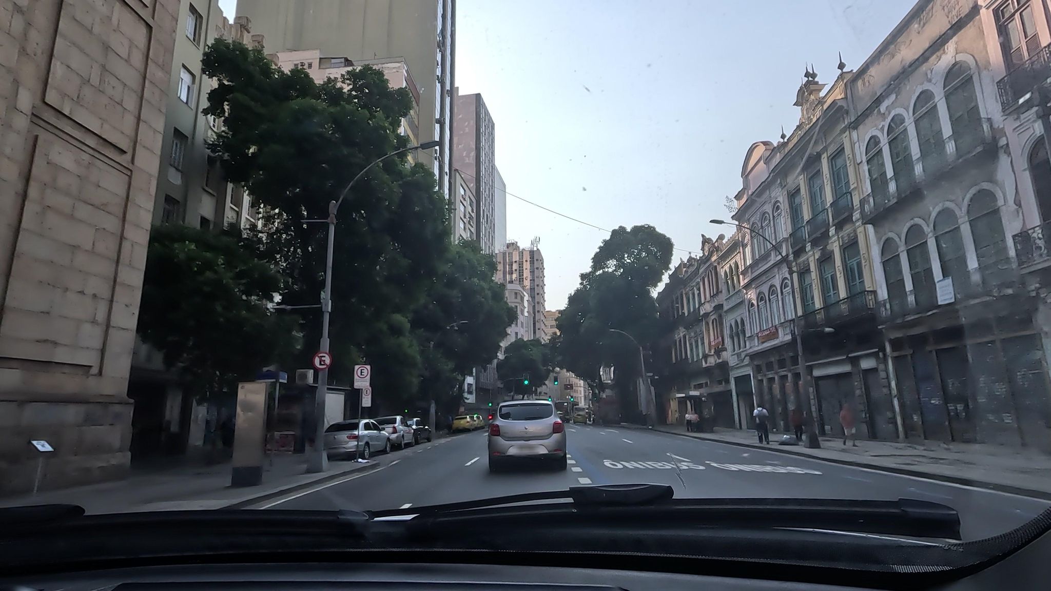 Street-level view near Ed. Primeiro de Março, Centro