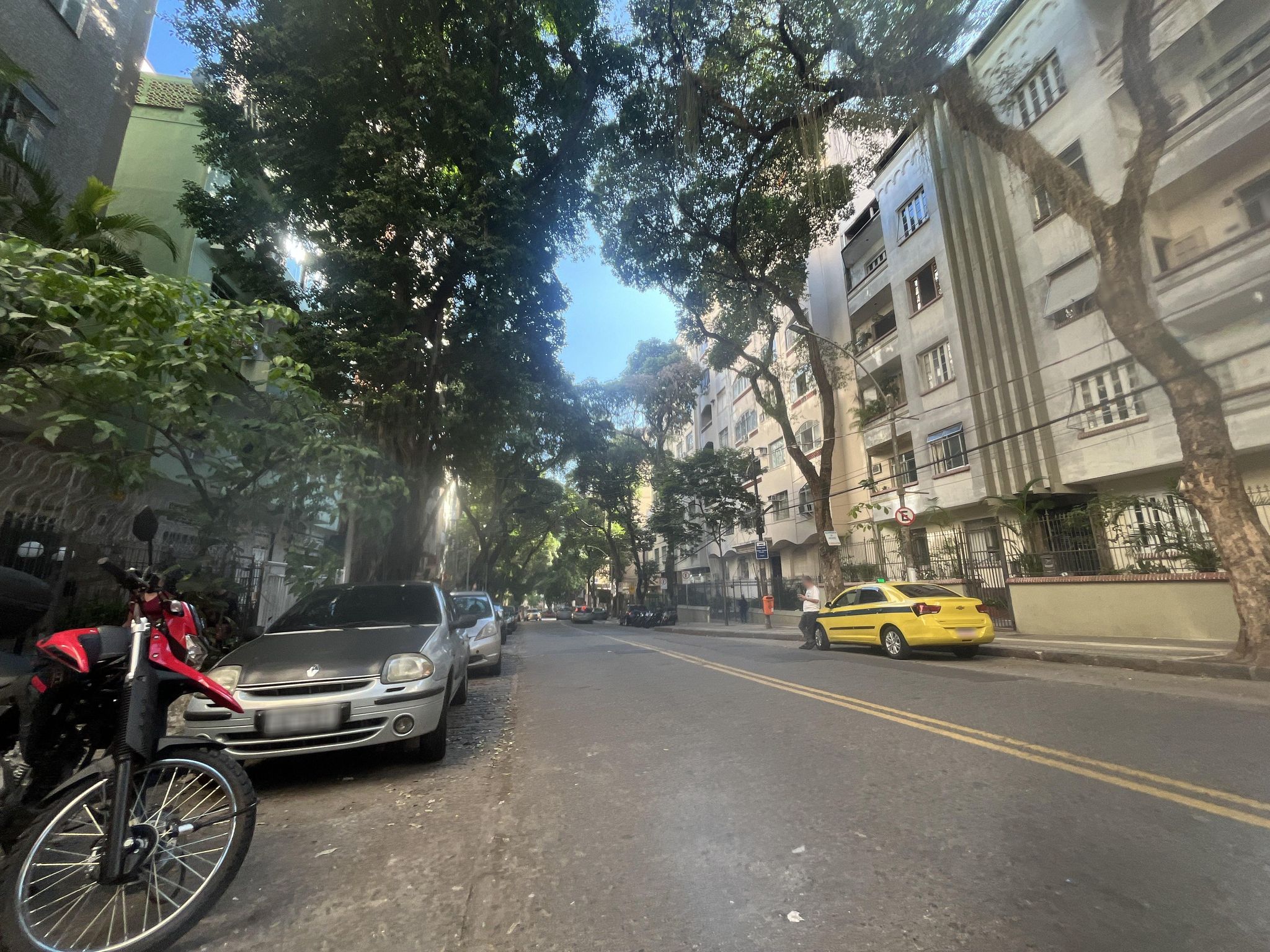 Street-level view near Ed. Rivera, Centro
