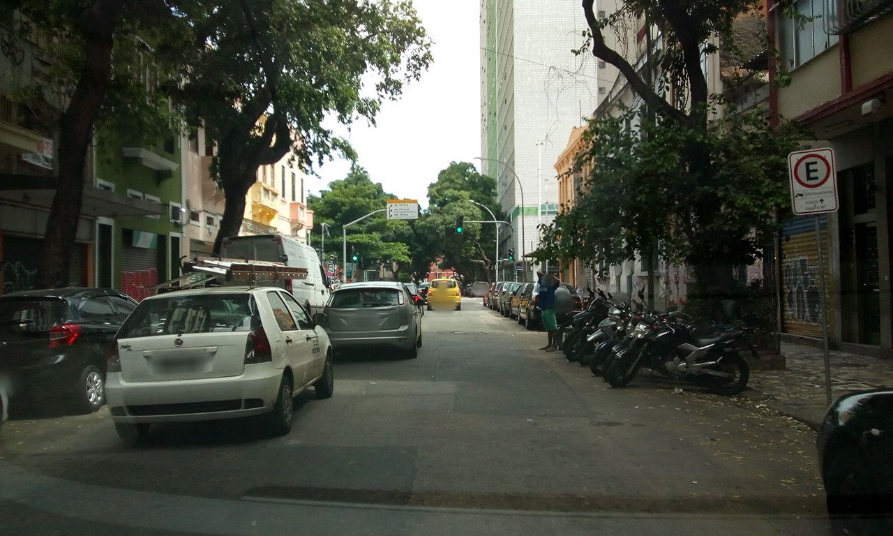 Street-level view near Ed. Saneamento, Centro