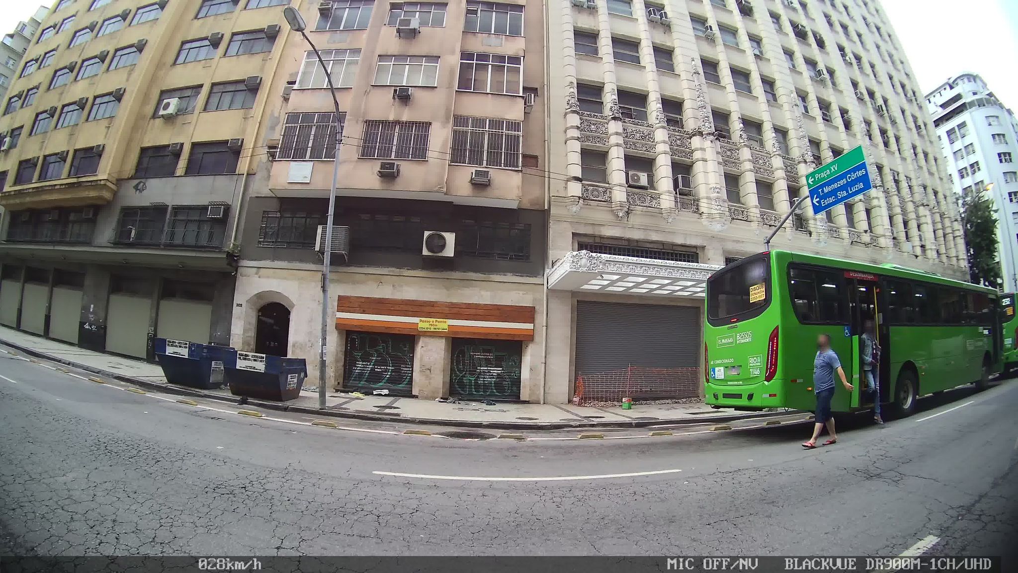 Street-level view near Ed. Santa Catarina, Centro