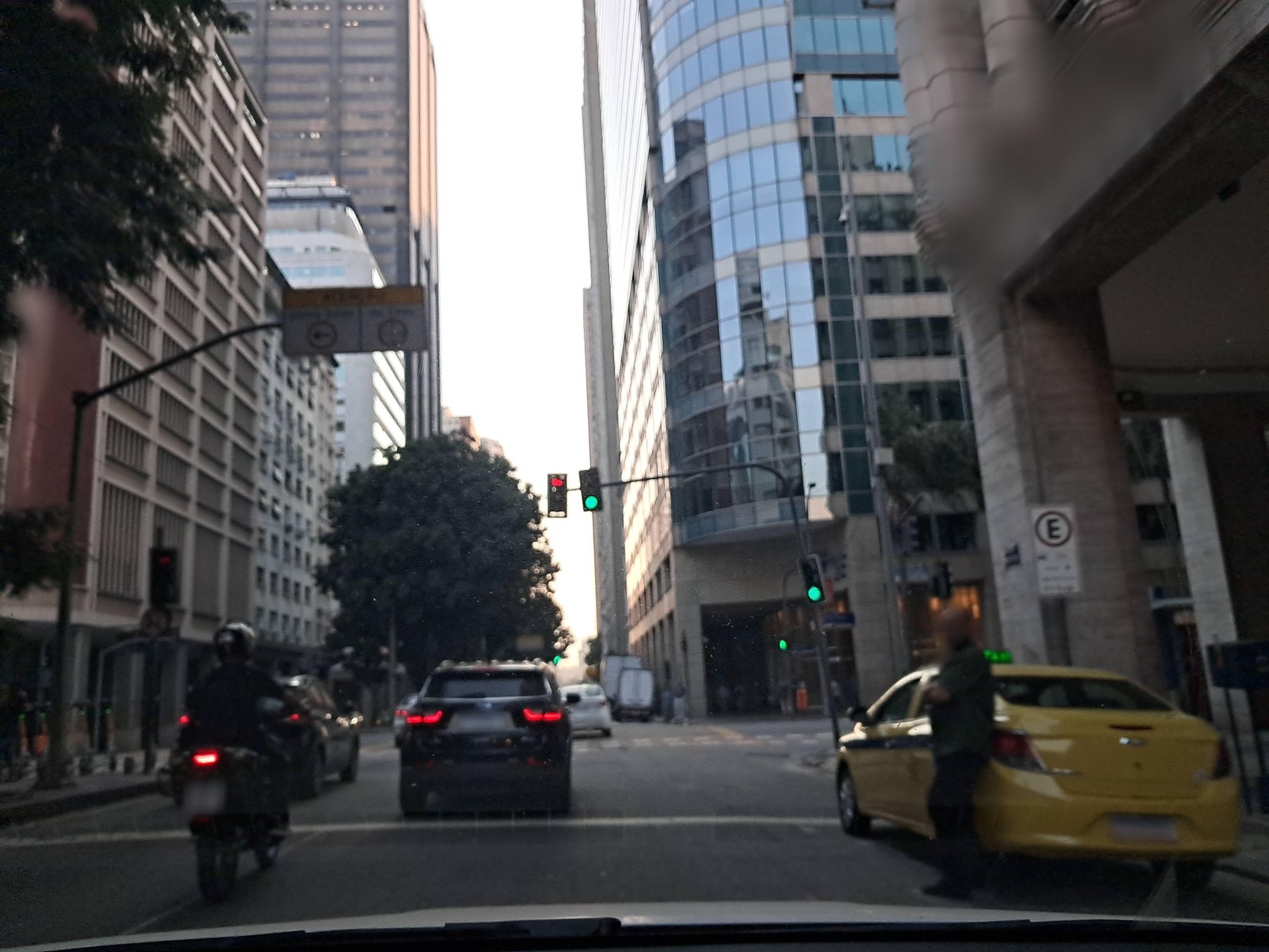 Street-level view near Ed. Santa Izabel, Centro