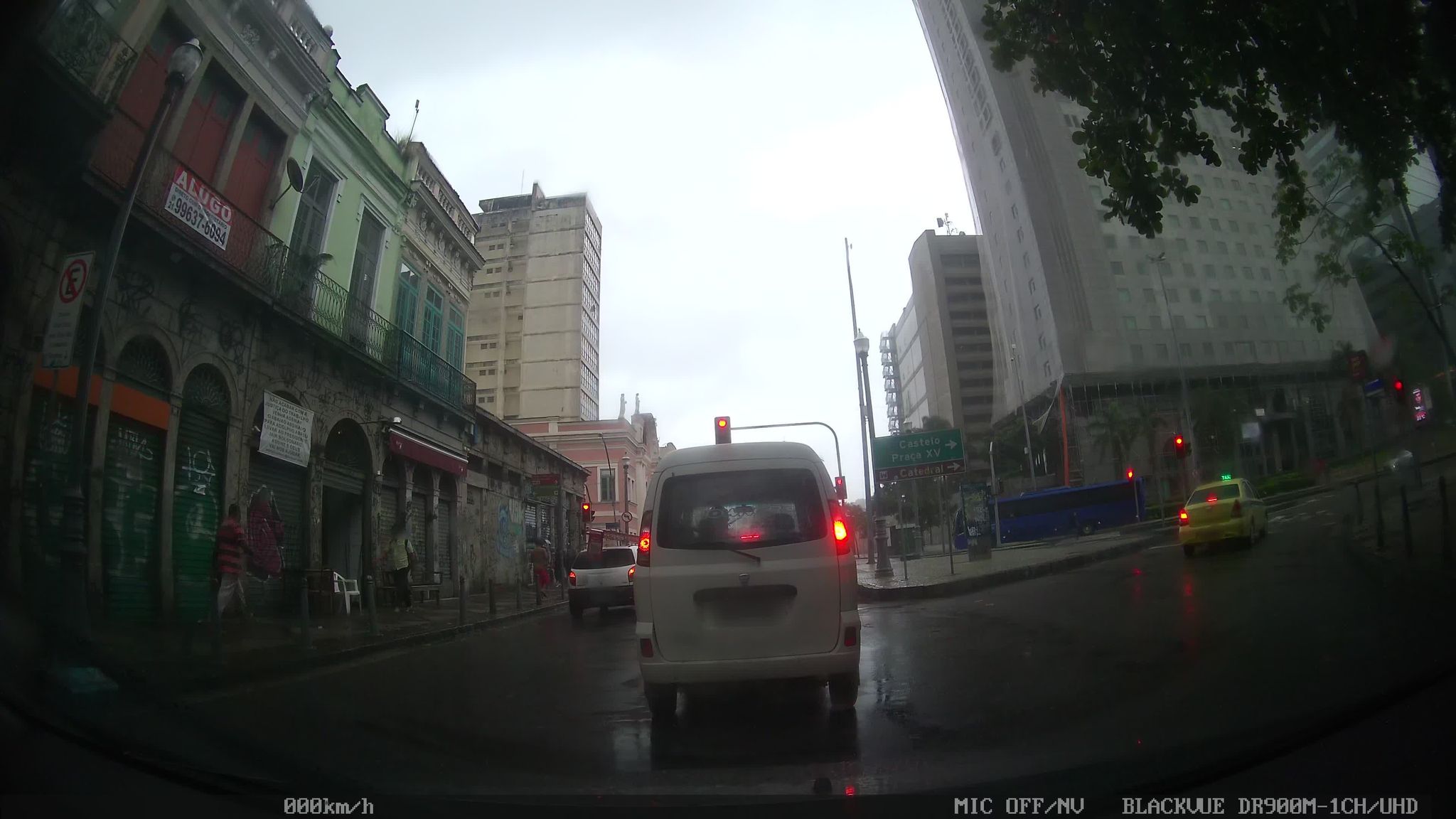 Street-level view near Ed. Santo Antonio, Centro