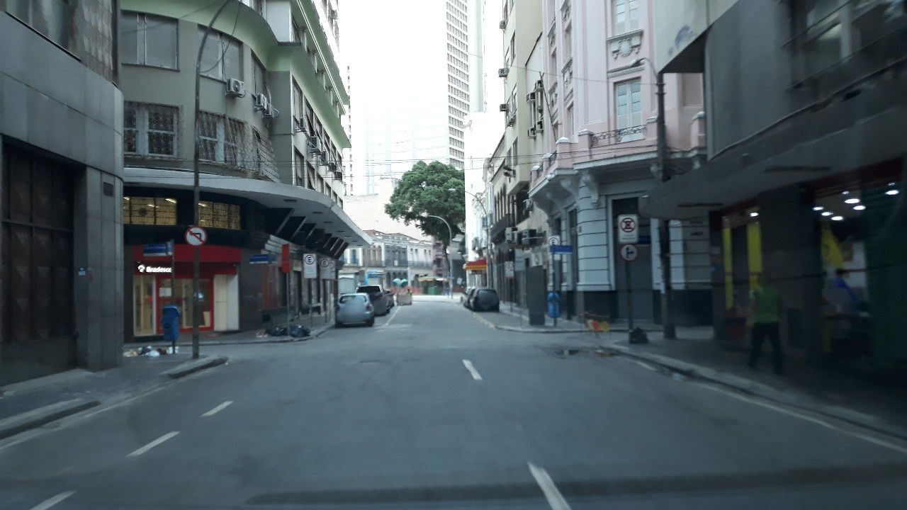 Street-level view near Ed. São Lourenço, Centro