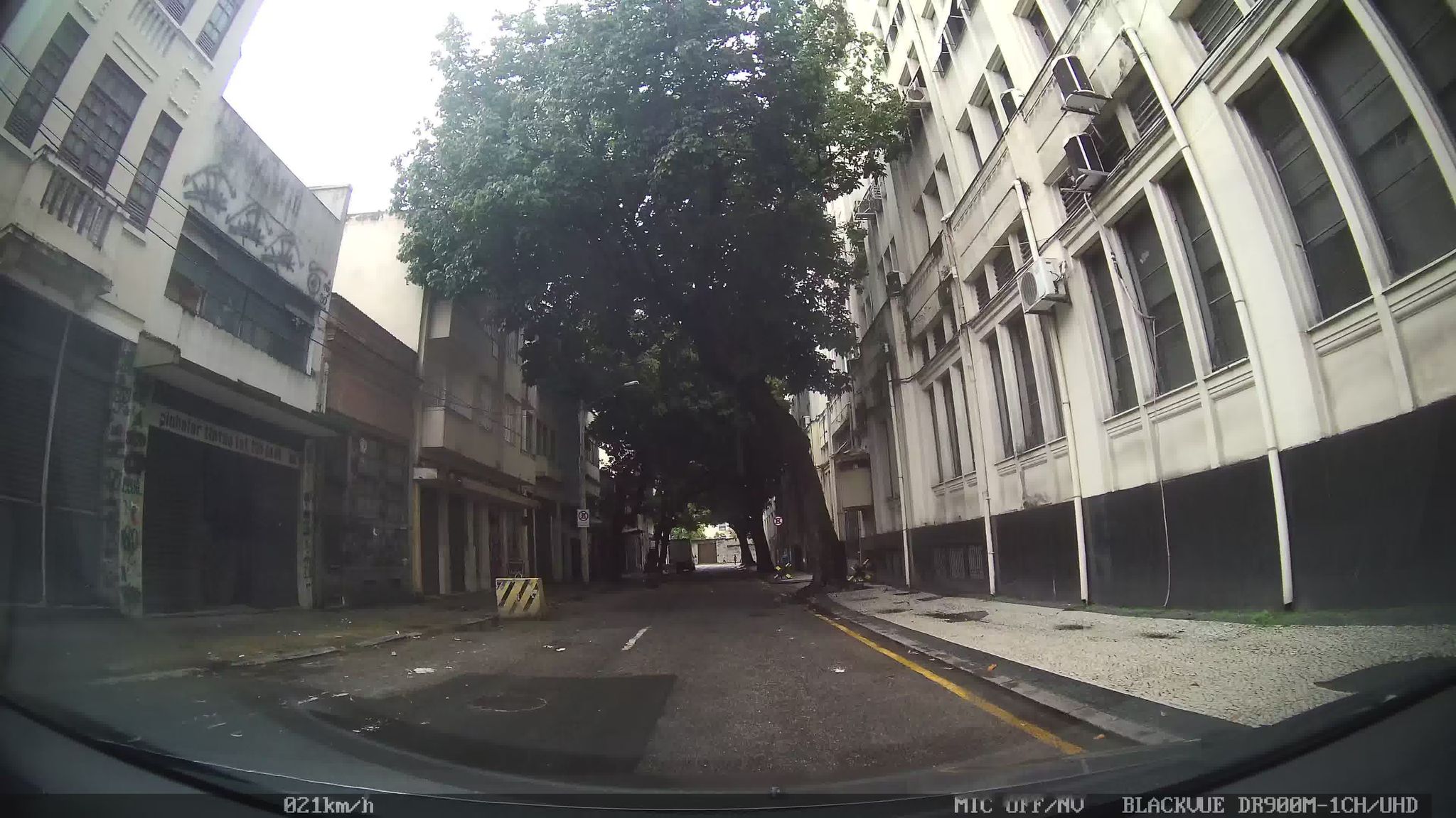 Street-level view near Ed. Theodora, Centro