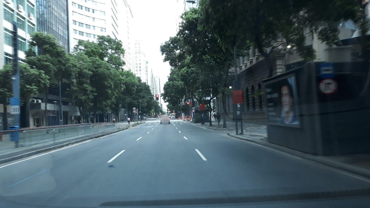 Street-level view near Ed. União Mercantil, Centro