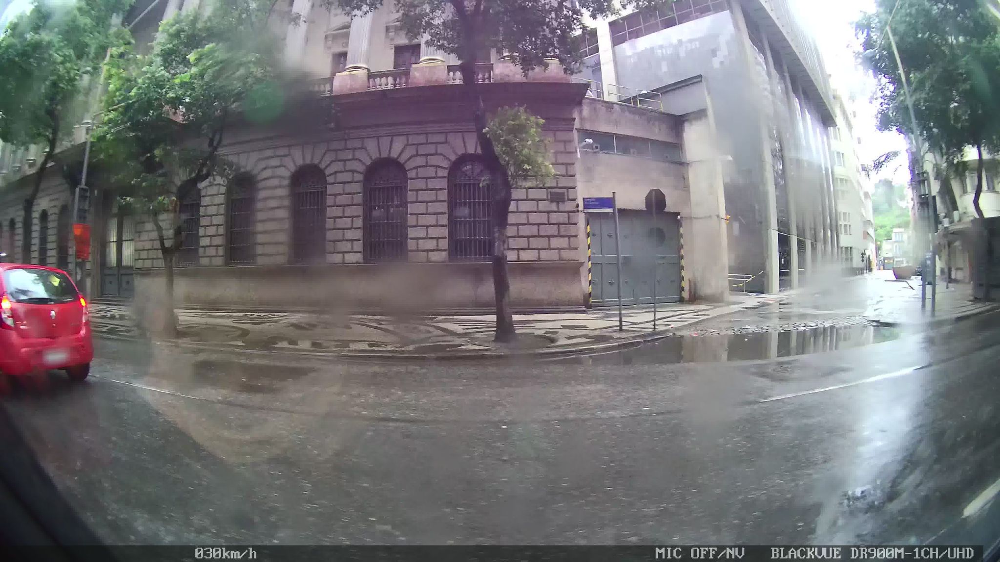 Street-level view near Ed. Unidos, Centro