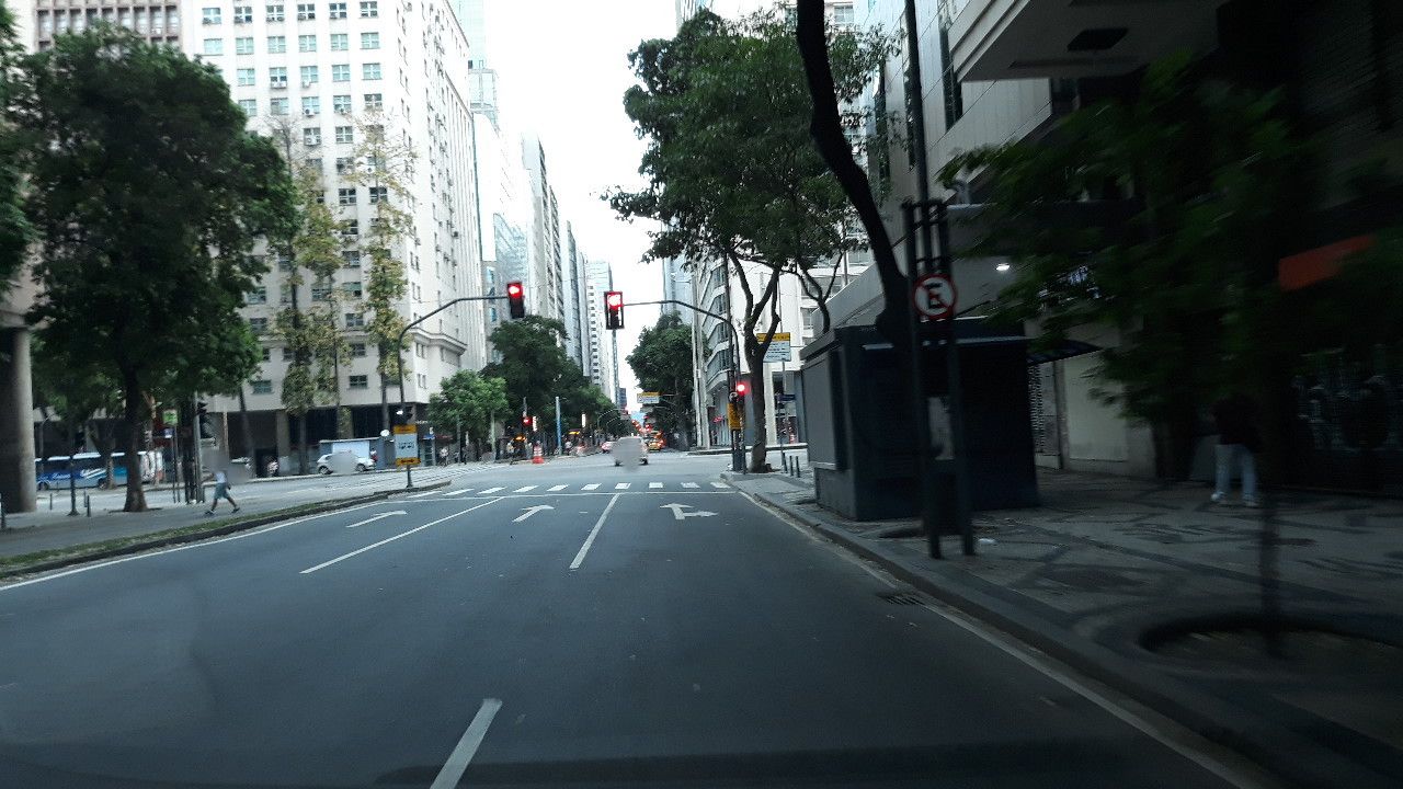 Street-level view near Ed. Visconde de Itaborai, Centro
