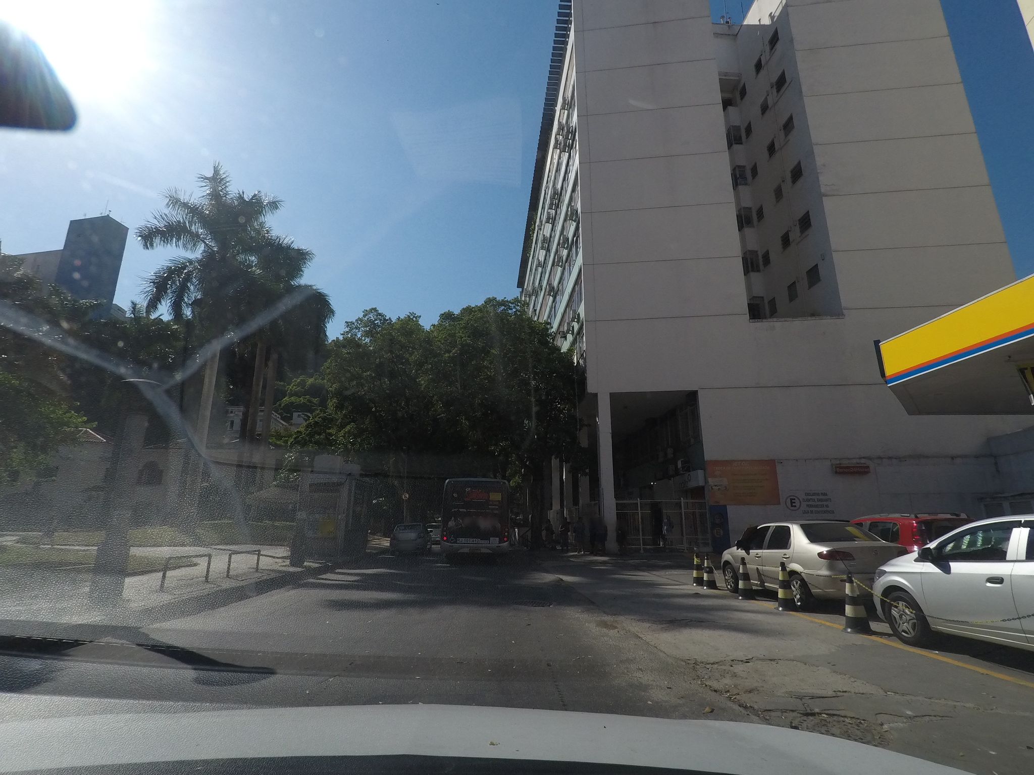 Street-level view near Edifício Agulhas Negras, Botafogo