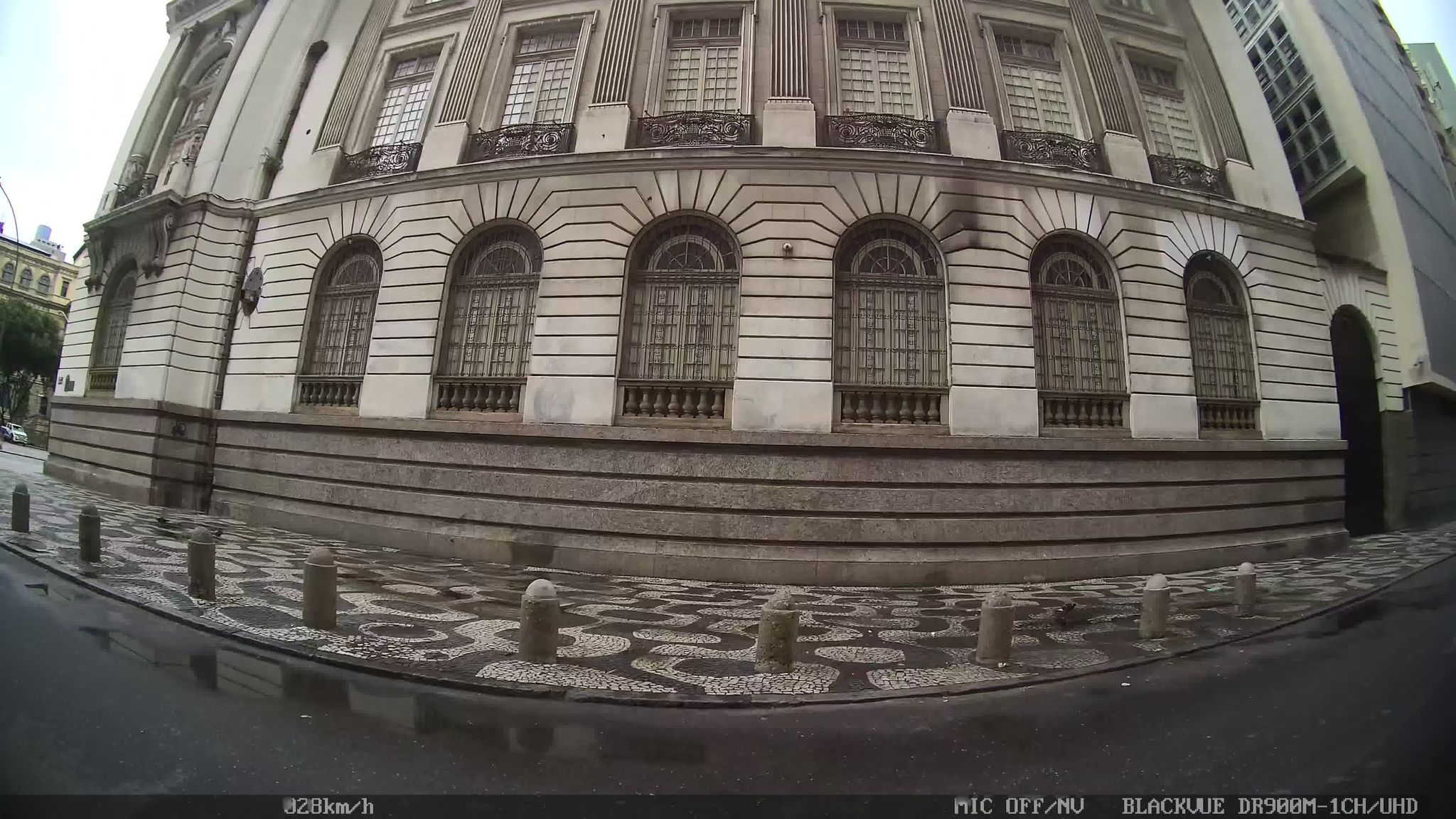 Street-level view near Edifício Amadeus Mozart, Centro