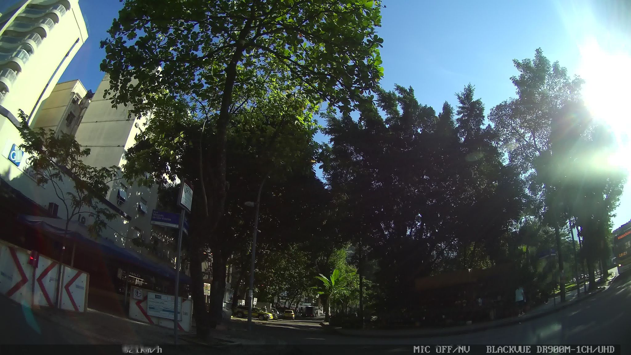 Street-level view near Edifício Ana Maria Niemayer, Gávea