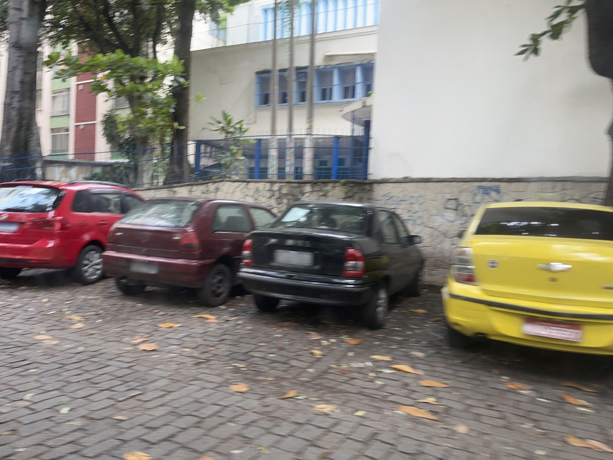 Street-level view near Edifício Andy, Centro
