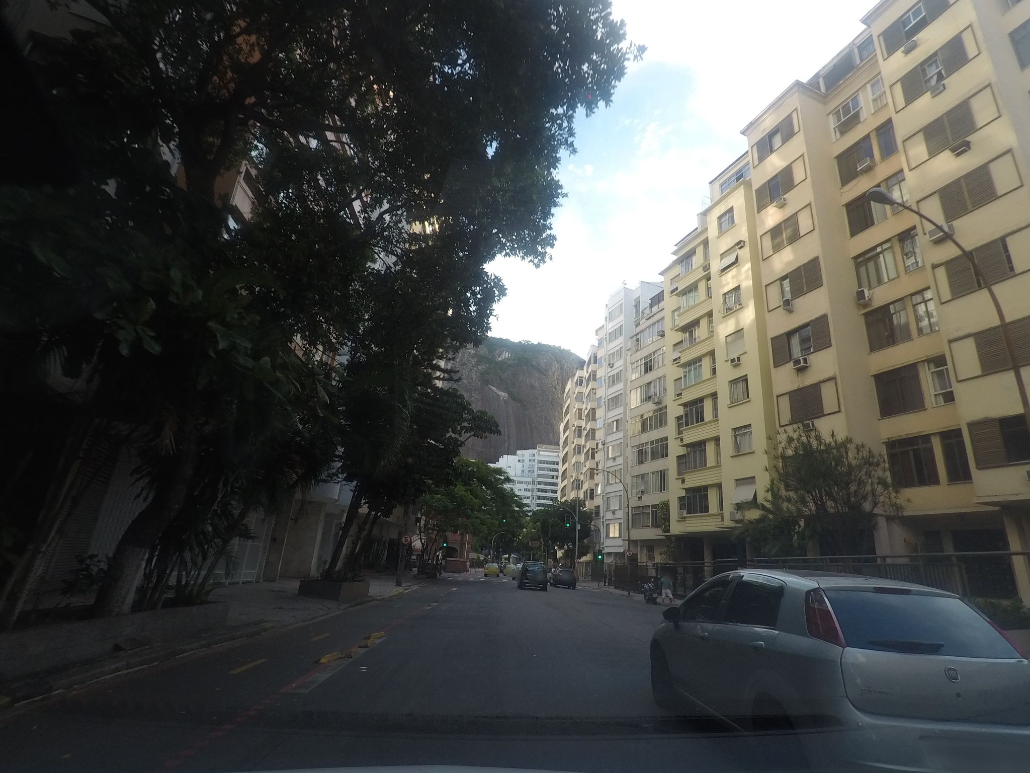Street-level view near Edifício Bandeirante João Prado, Copacabana