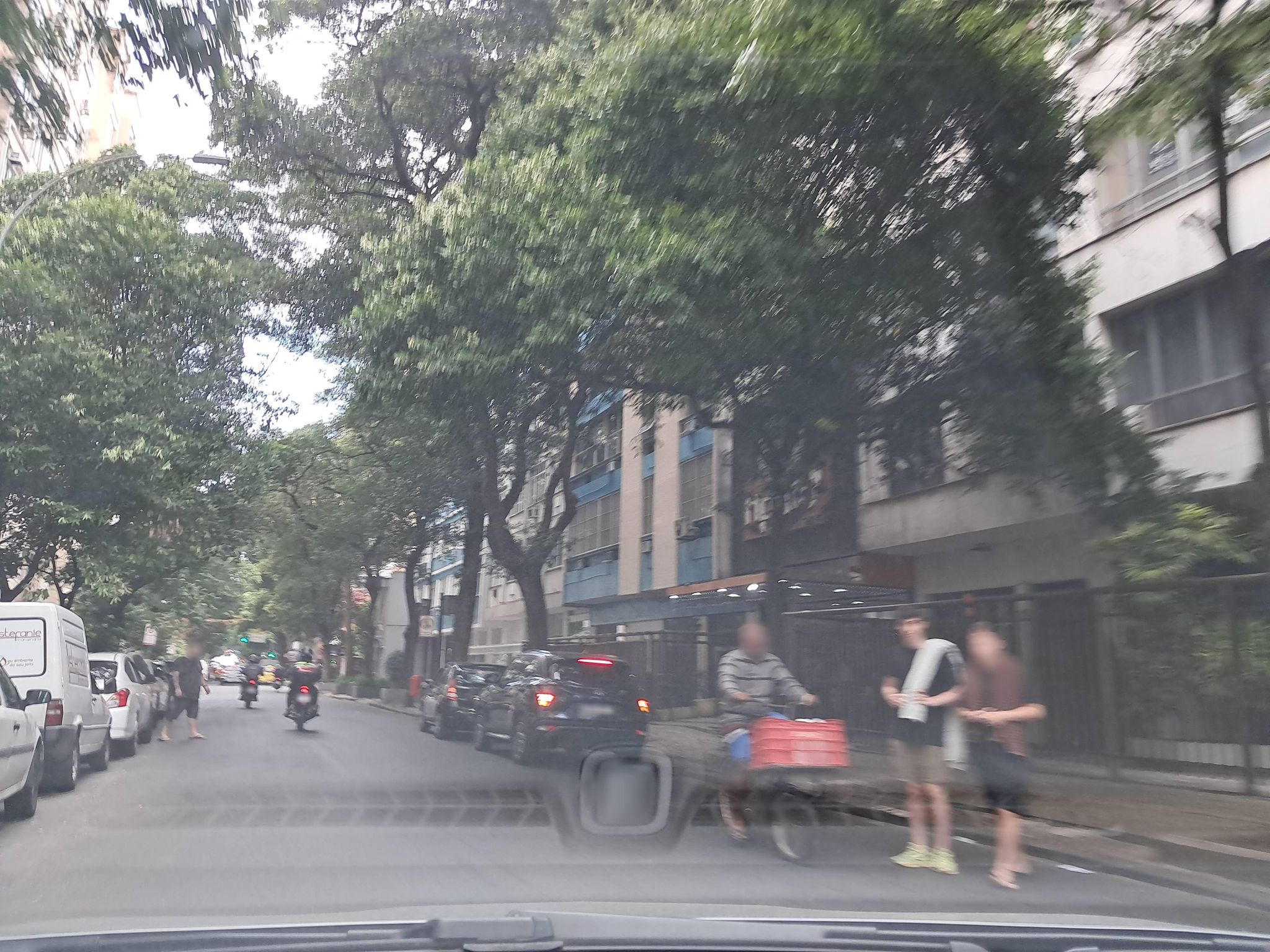 Street-level view near Edifício Baturite, Copacabana