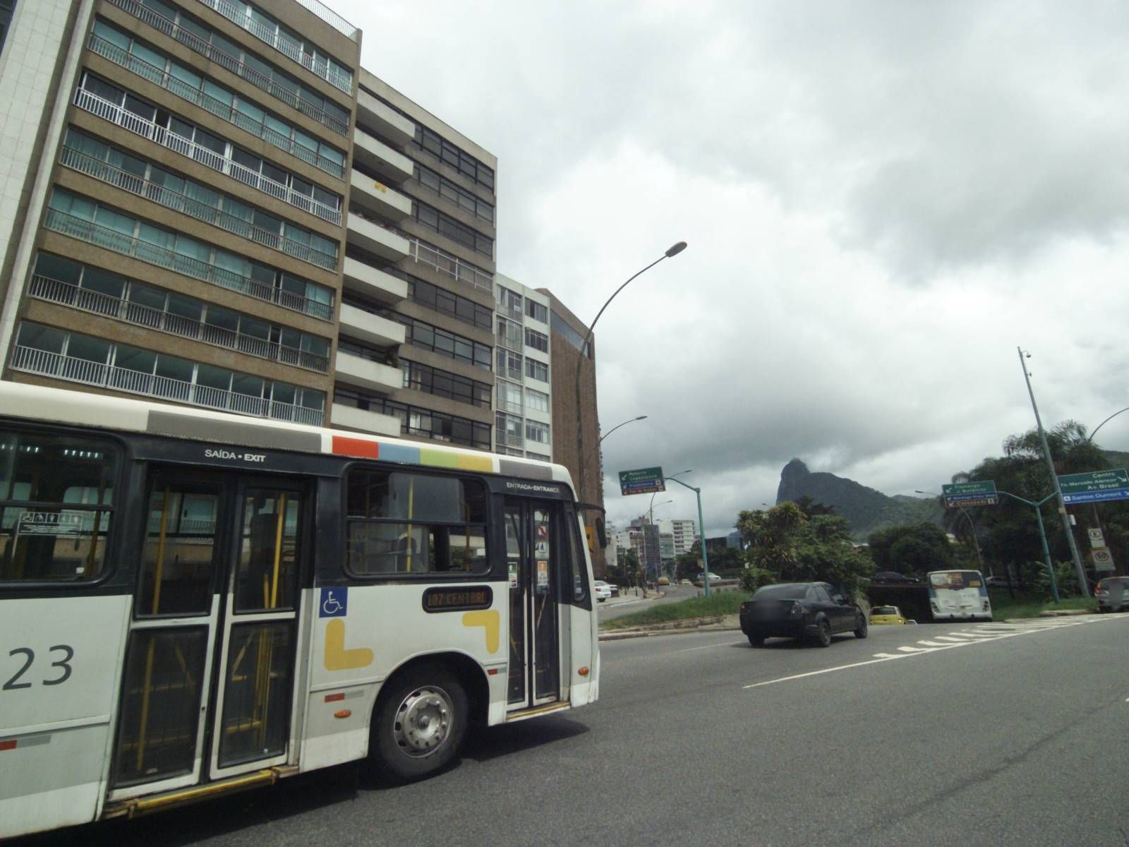 Street-level view near Edifício Bellacap, Urca