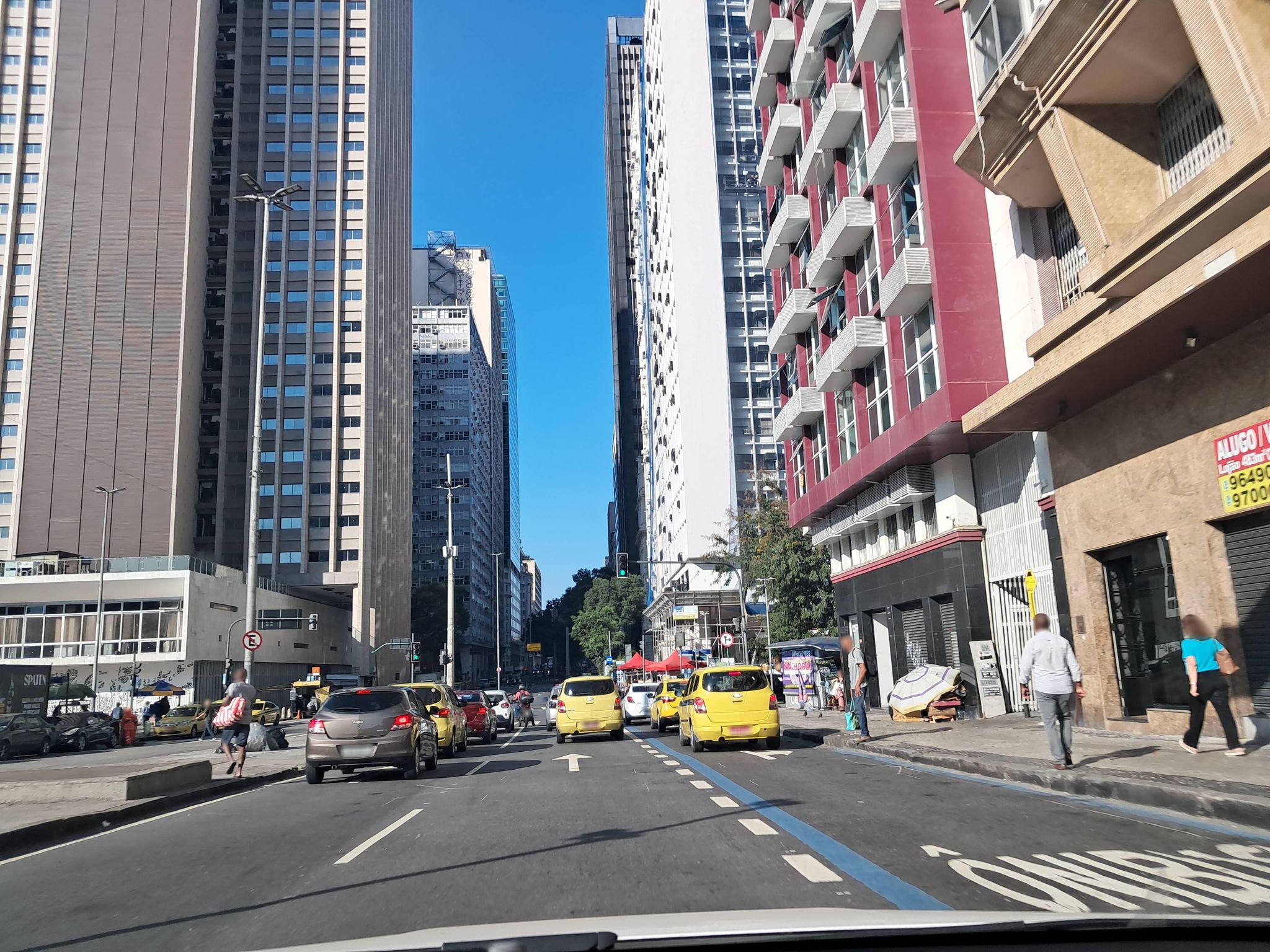Street-level view near Edifício Bersam, Centro
