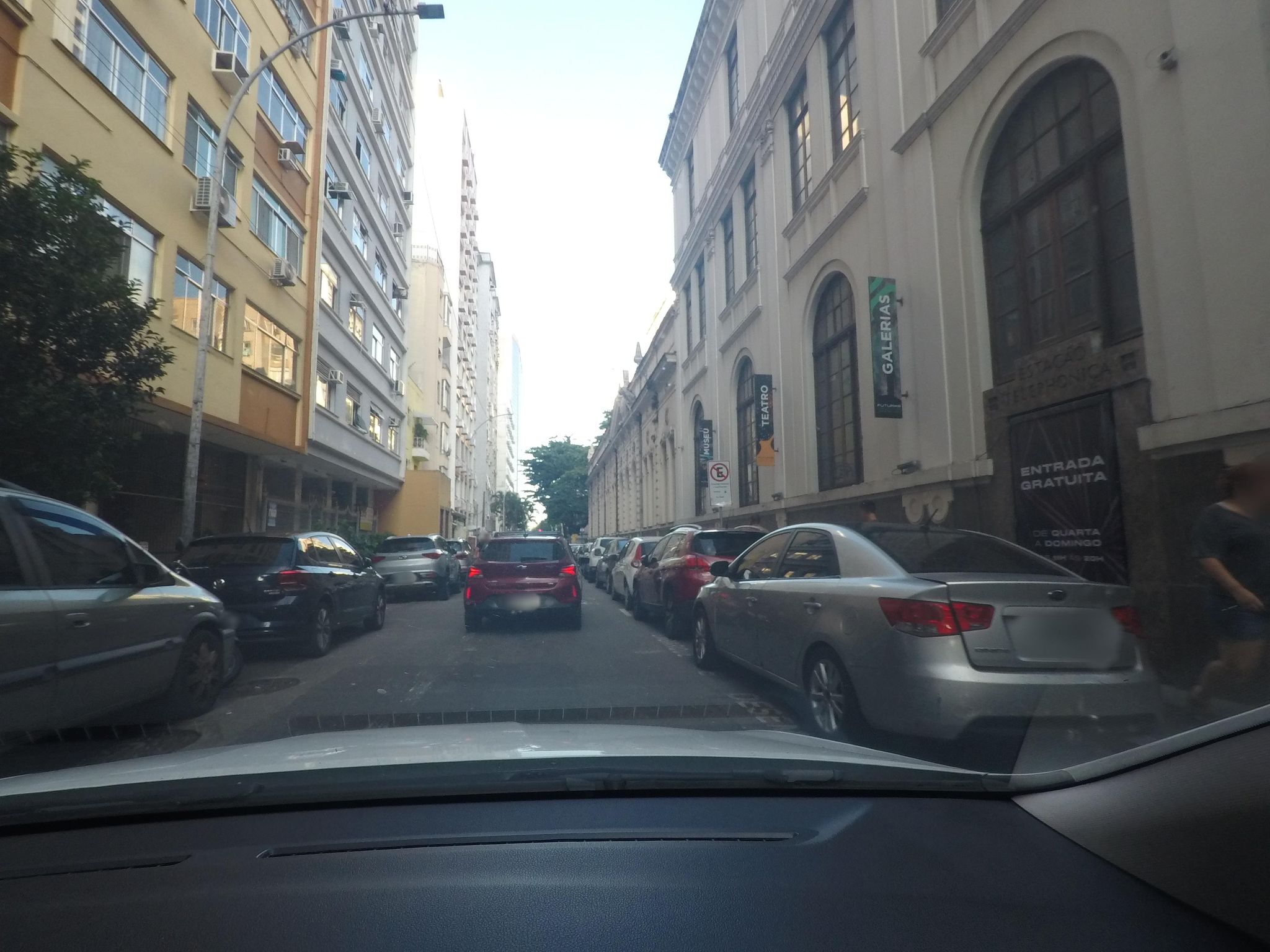 Street-level view near Edifício Beta, Flamengo