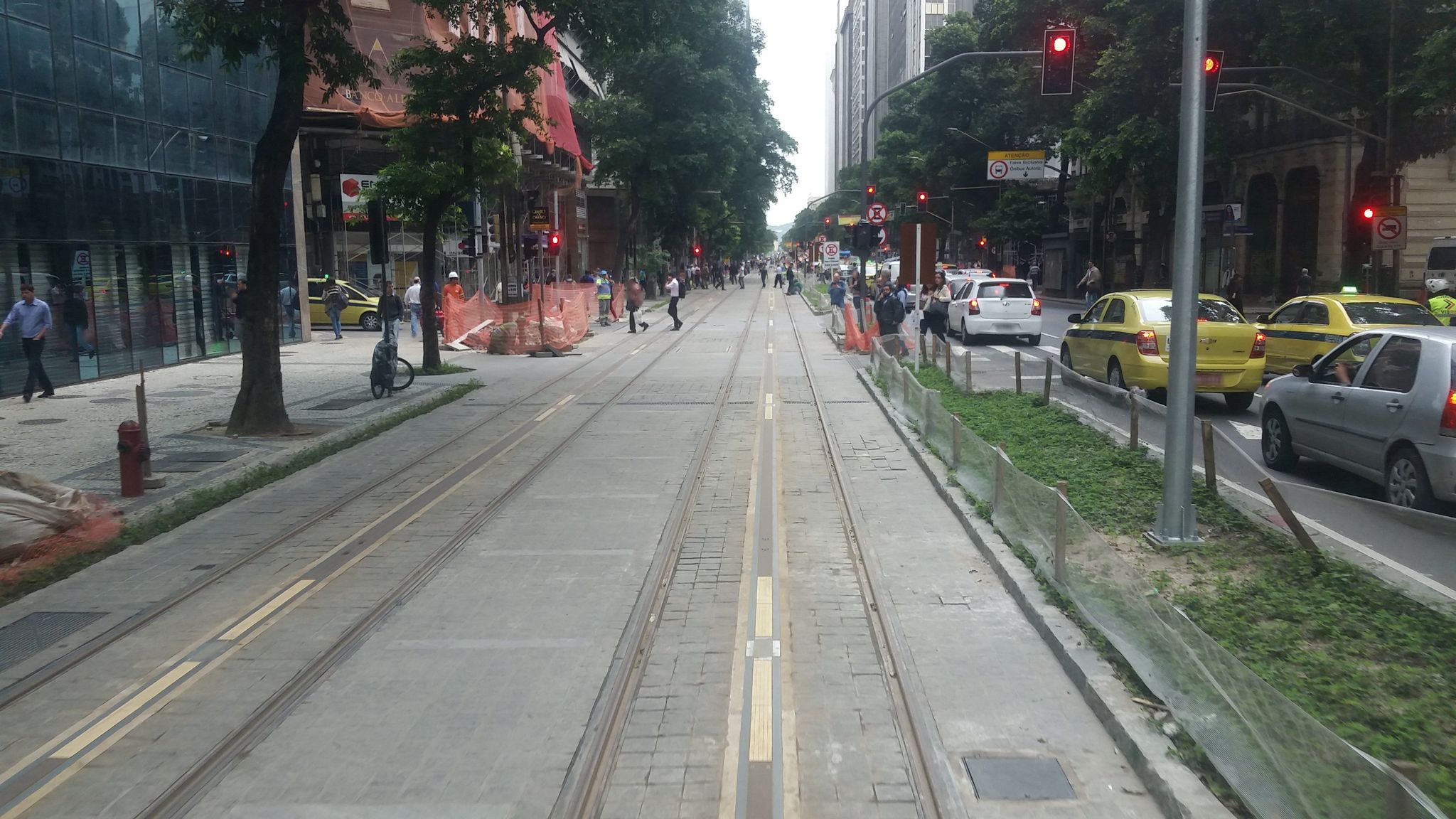 Street-level view near Edifício Big, Centro