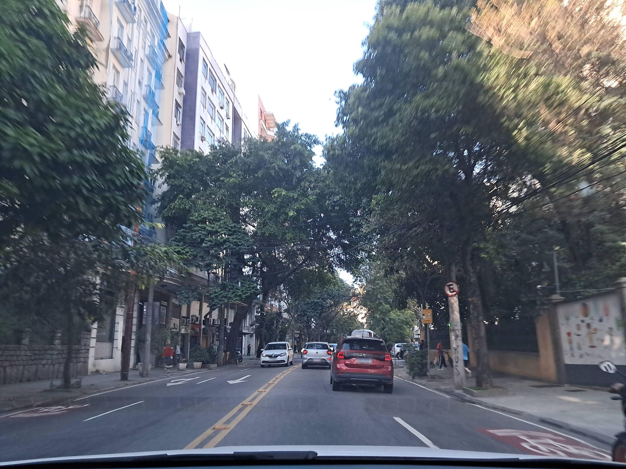 Street-level view near Edifício Boulevard, Laranjeiras