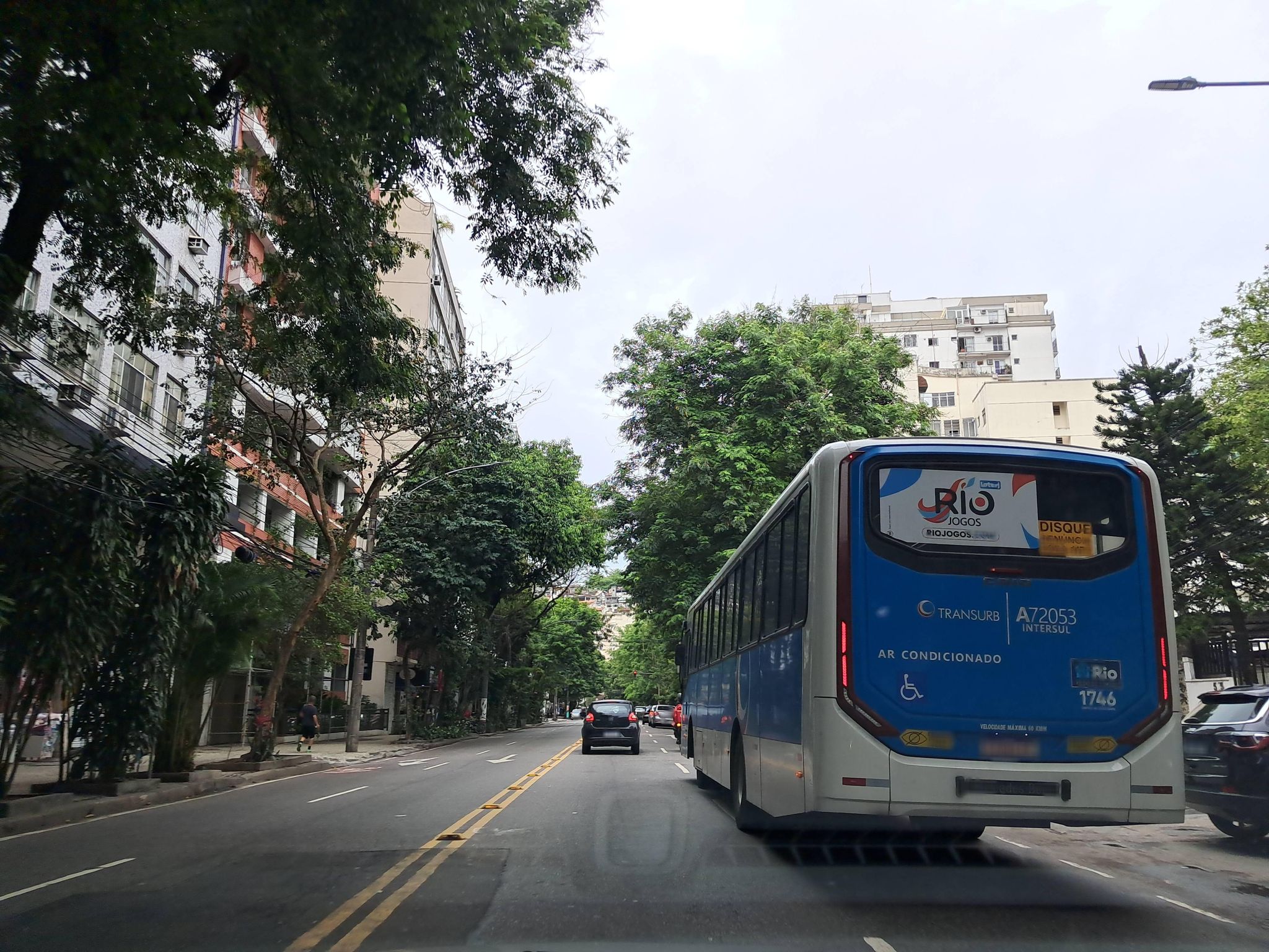 Street-level view near Edifício Boulevard, Catete