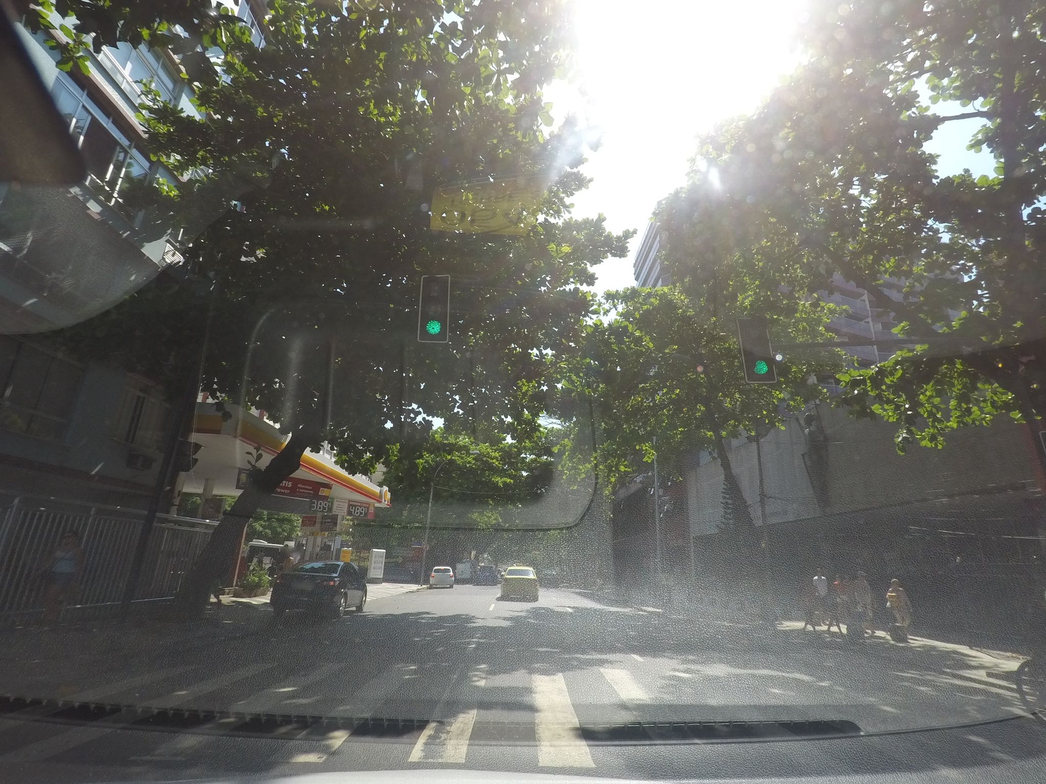 Street-level view near Edifício Bragança, Copacabana