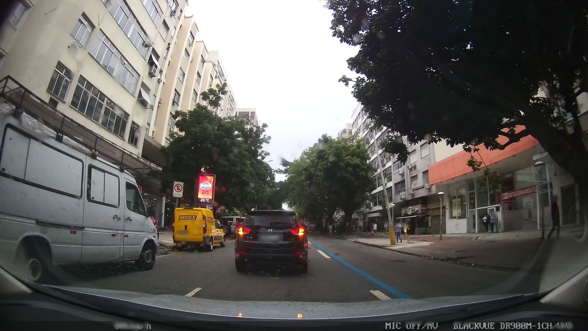 Street-level view near Edifício Brigadeiro, Ipanema