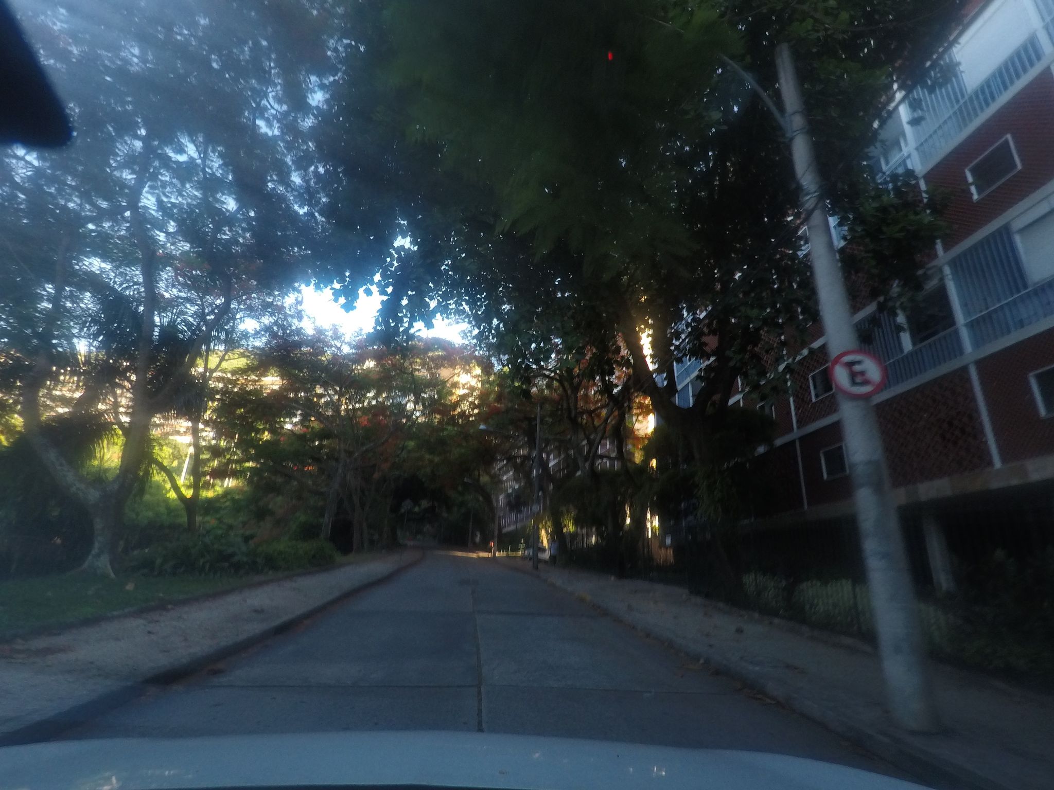 Street-level view near Edifício Bristol, Laranjeiras