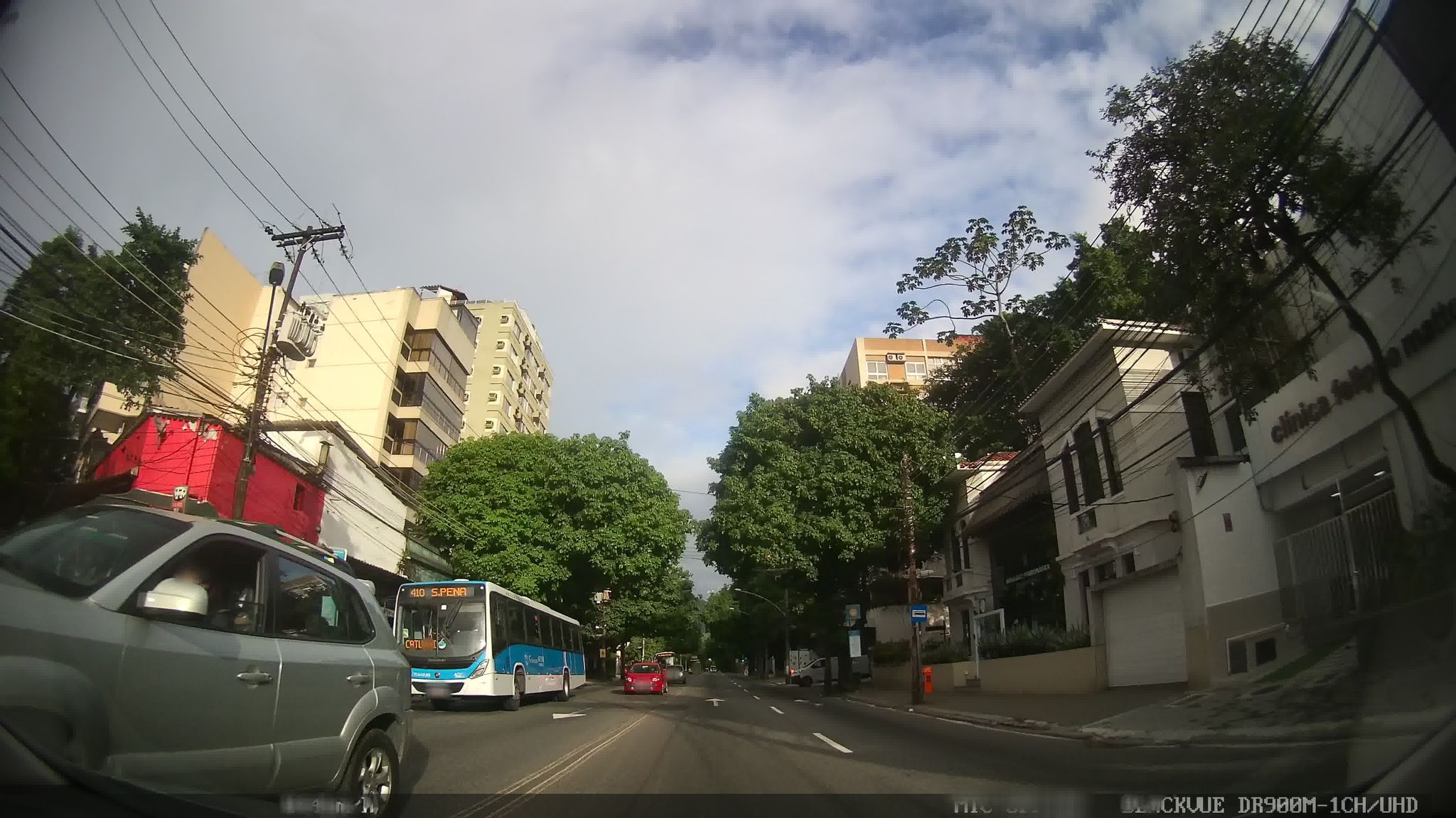Street-level view near Edifício Bulhões de Carvalho, Gávea