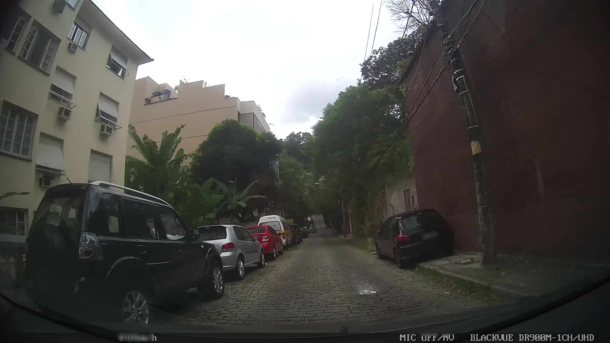 Street-level view near Edifício Caltan, Laranjeiras