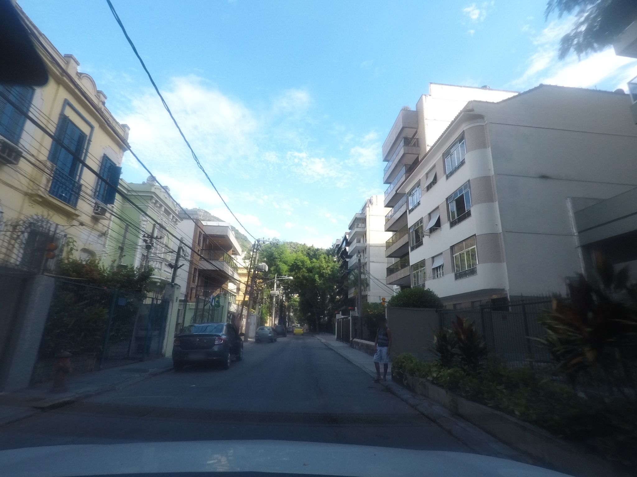 Street-level view near Edifício Camino Real, Botafogo