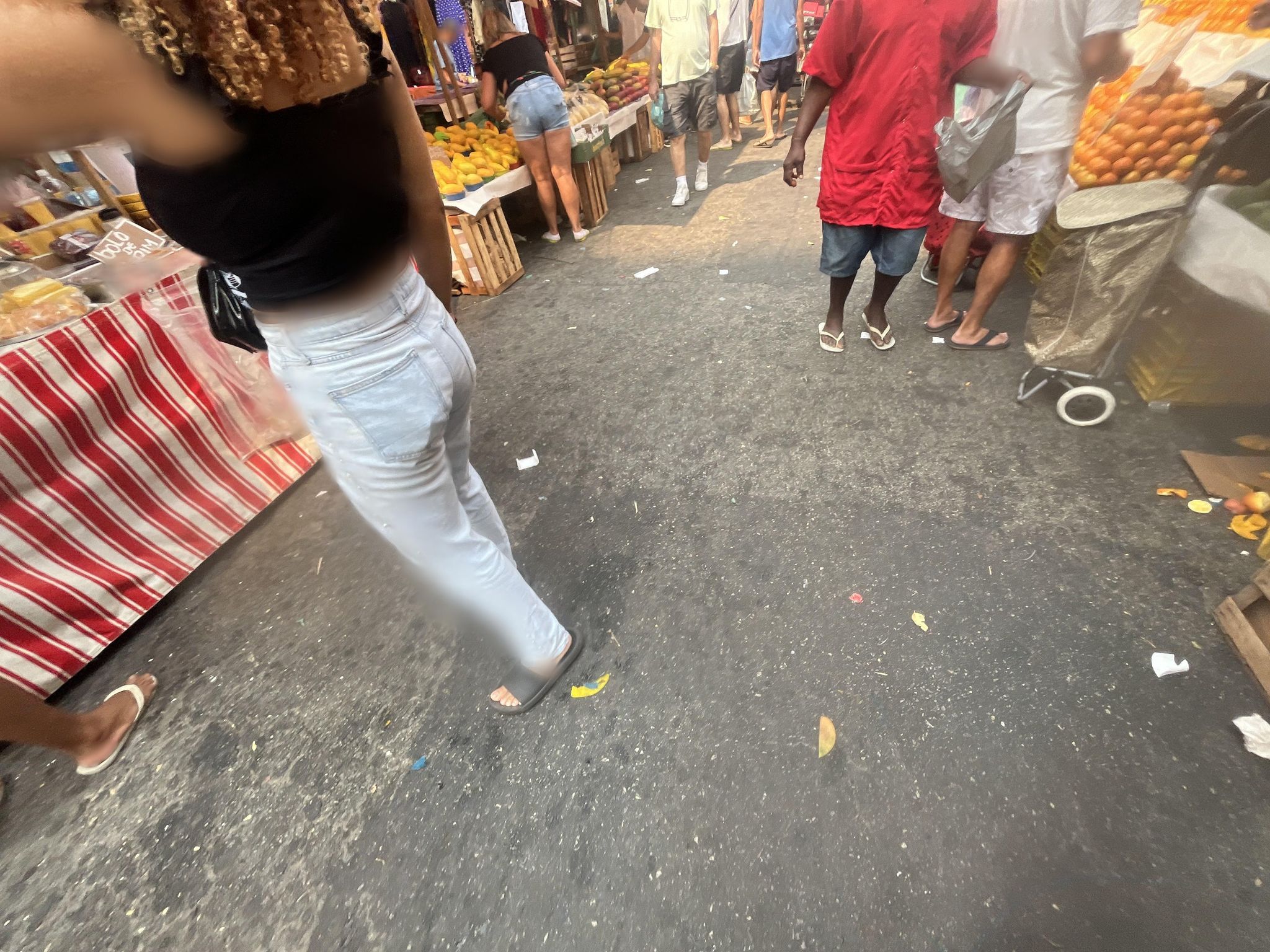 Street-level view near Edifício Caraubas, Centro